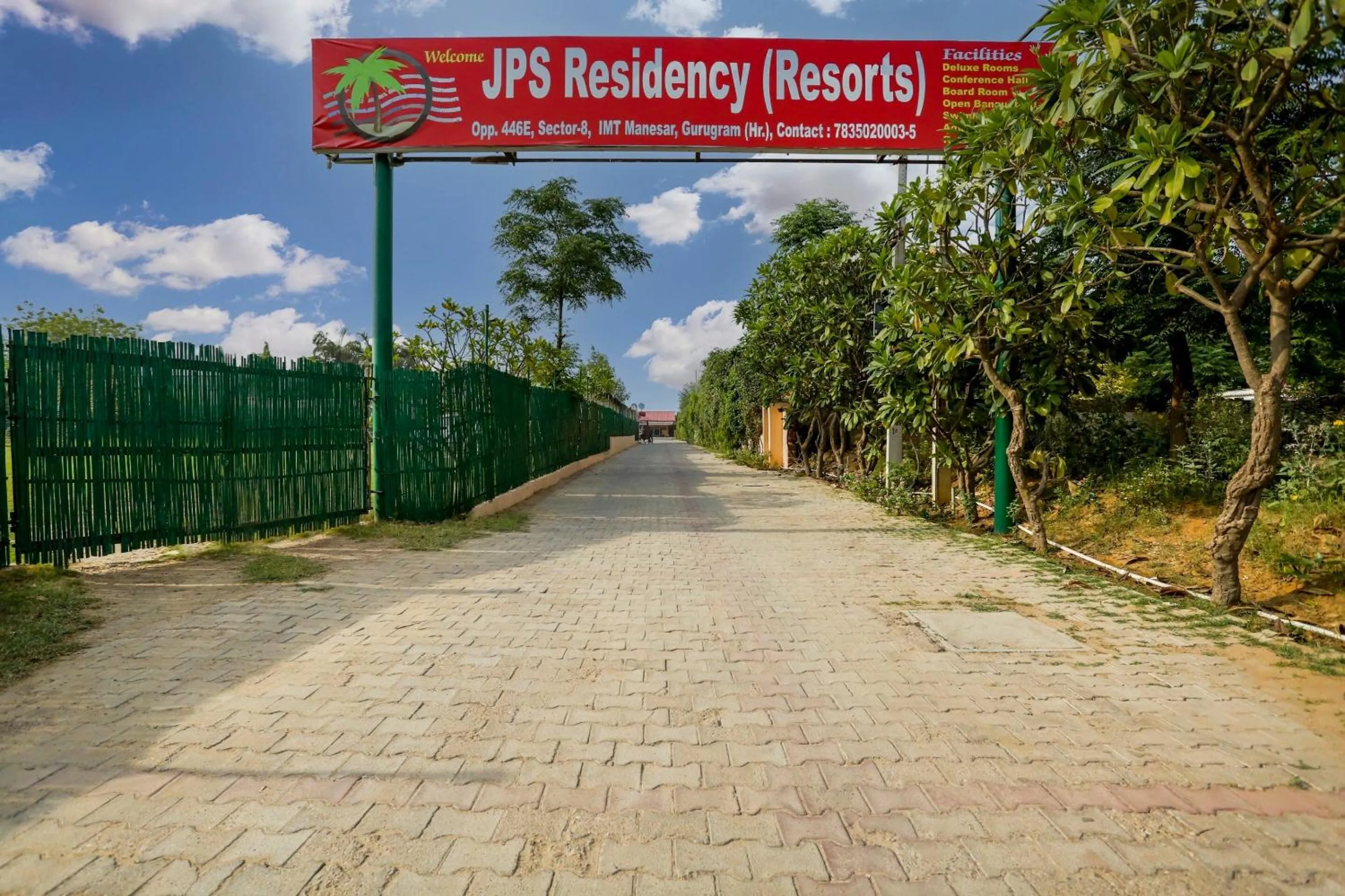Facade/entrance in Palette - JPS Residency
