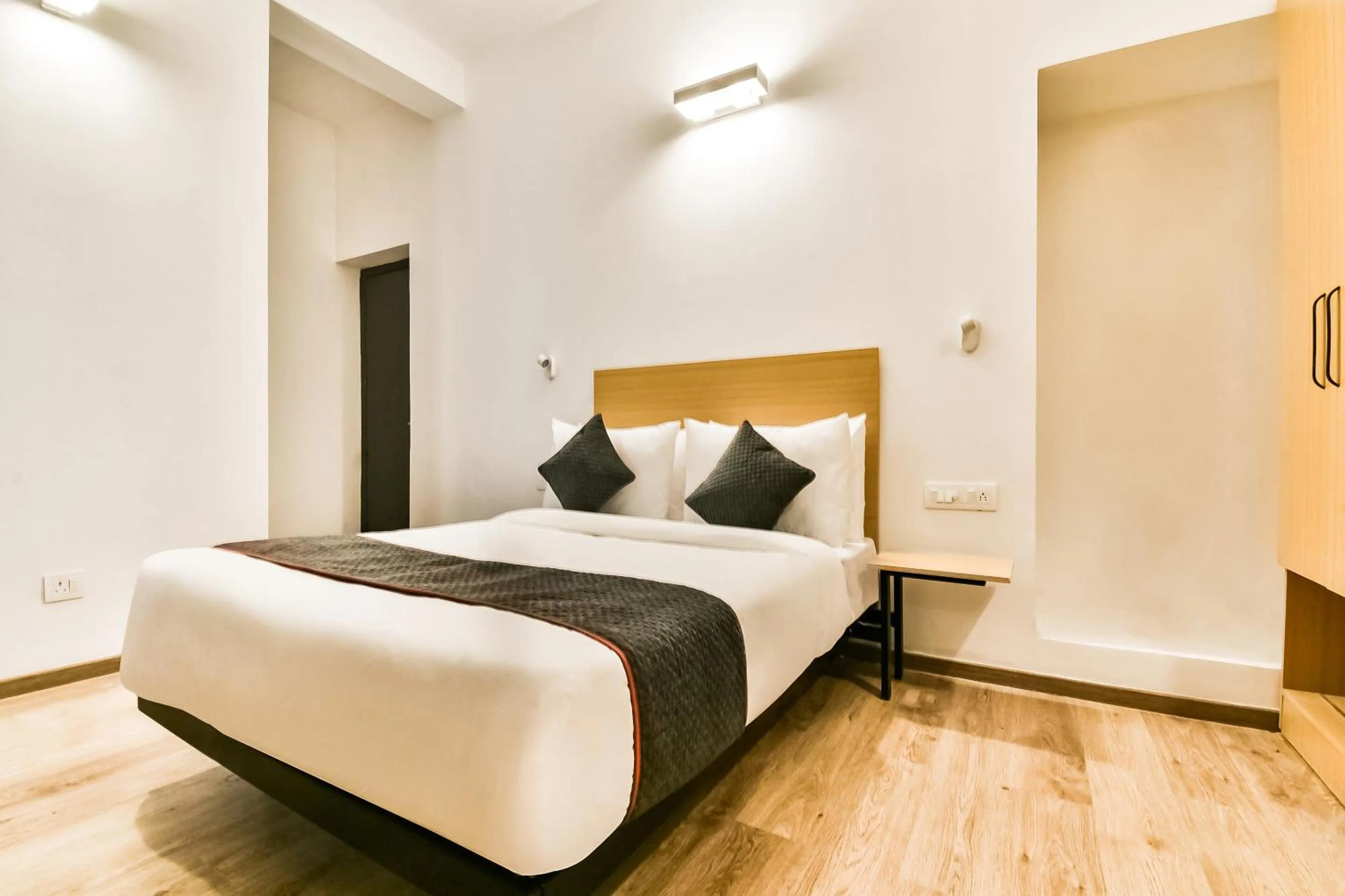 Bedroom, Bed in Townhouse Menka