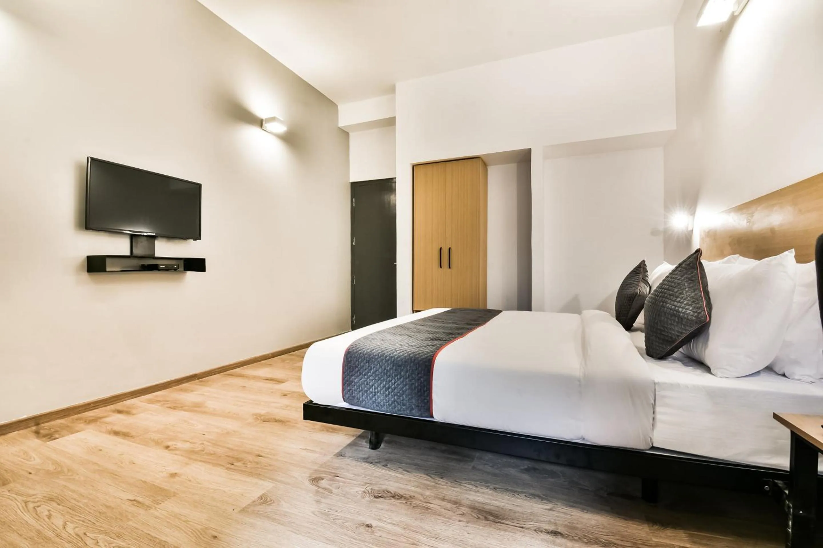 Bedroom, Bed in Townhouse Menka