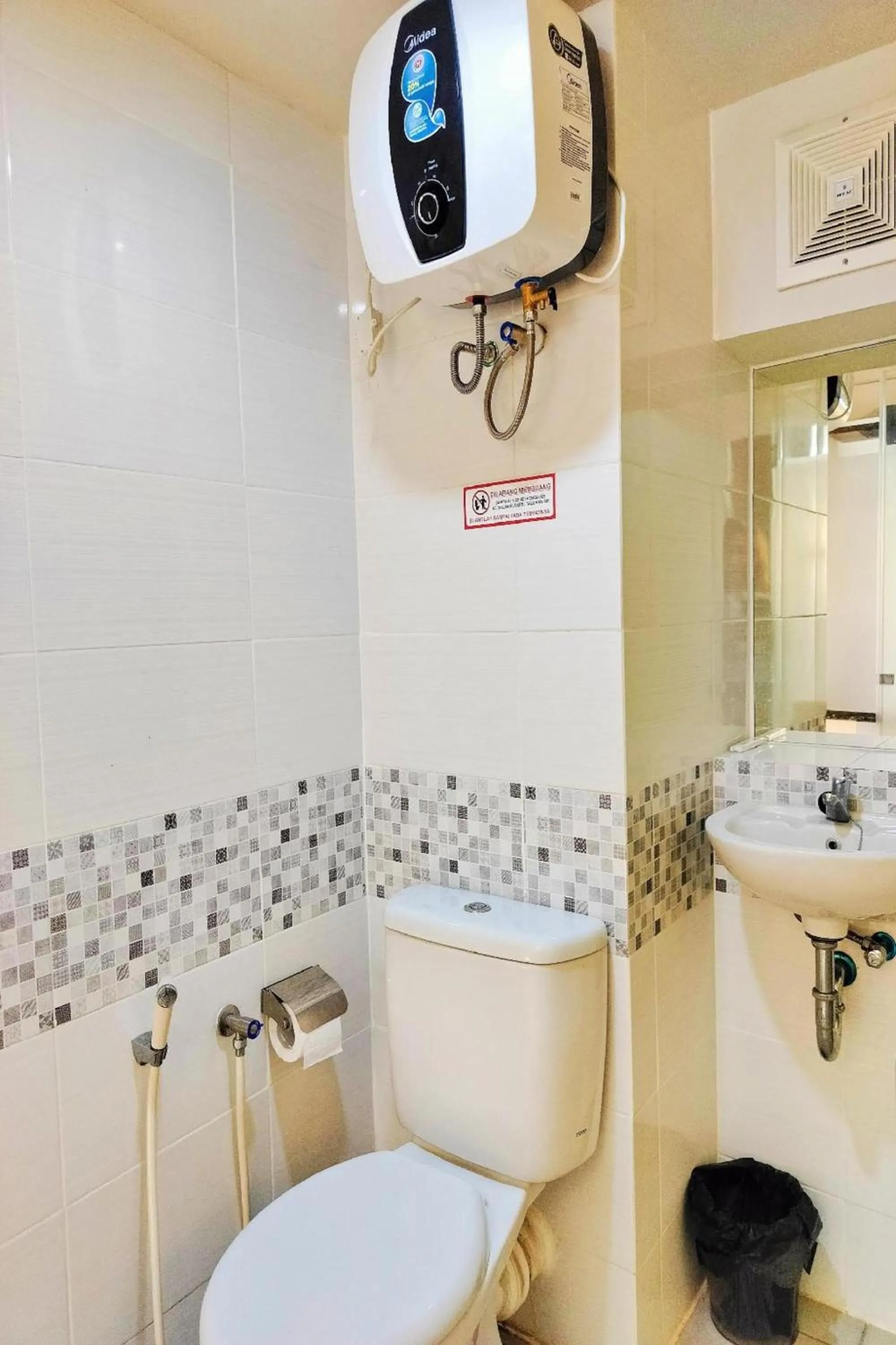 Bathroom in Collection O 30 Amega Crown Sub