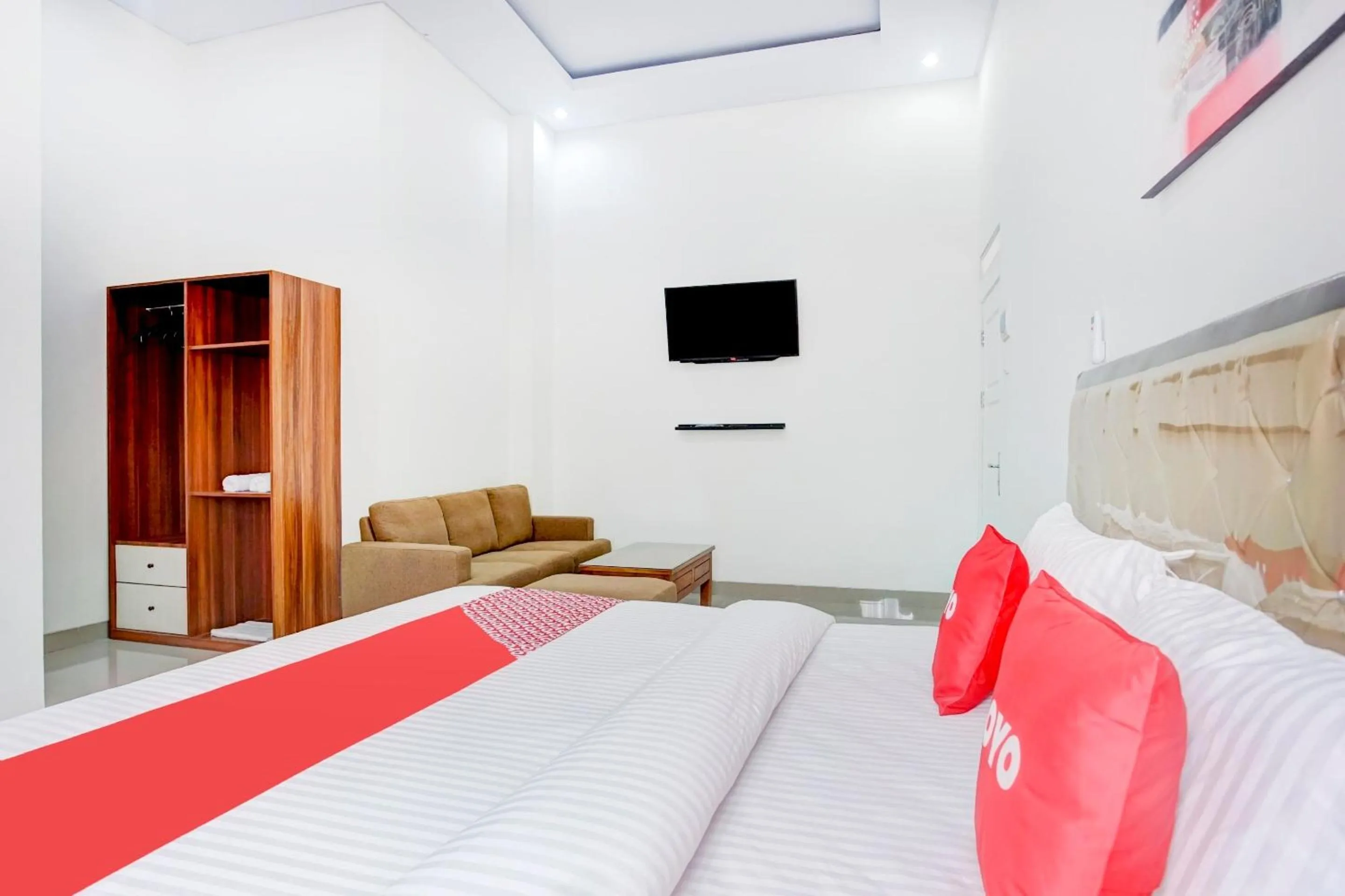 Bedroom, Bed in RedDoorz Plus Syariah near Exit Toll ITERA Lampung 2