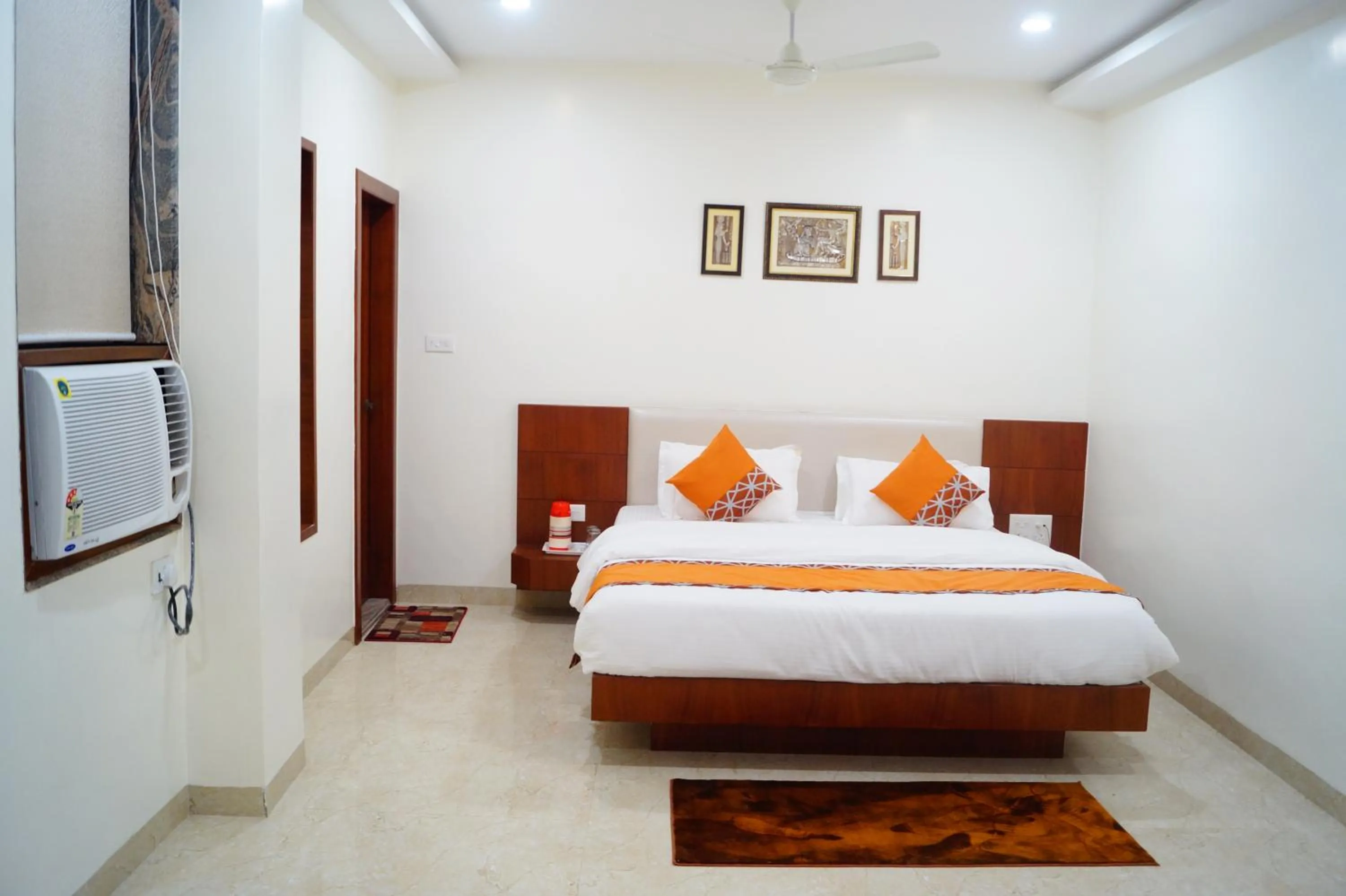 Bedroom, Bed in Hotel Shree Shyam International