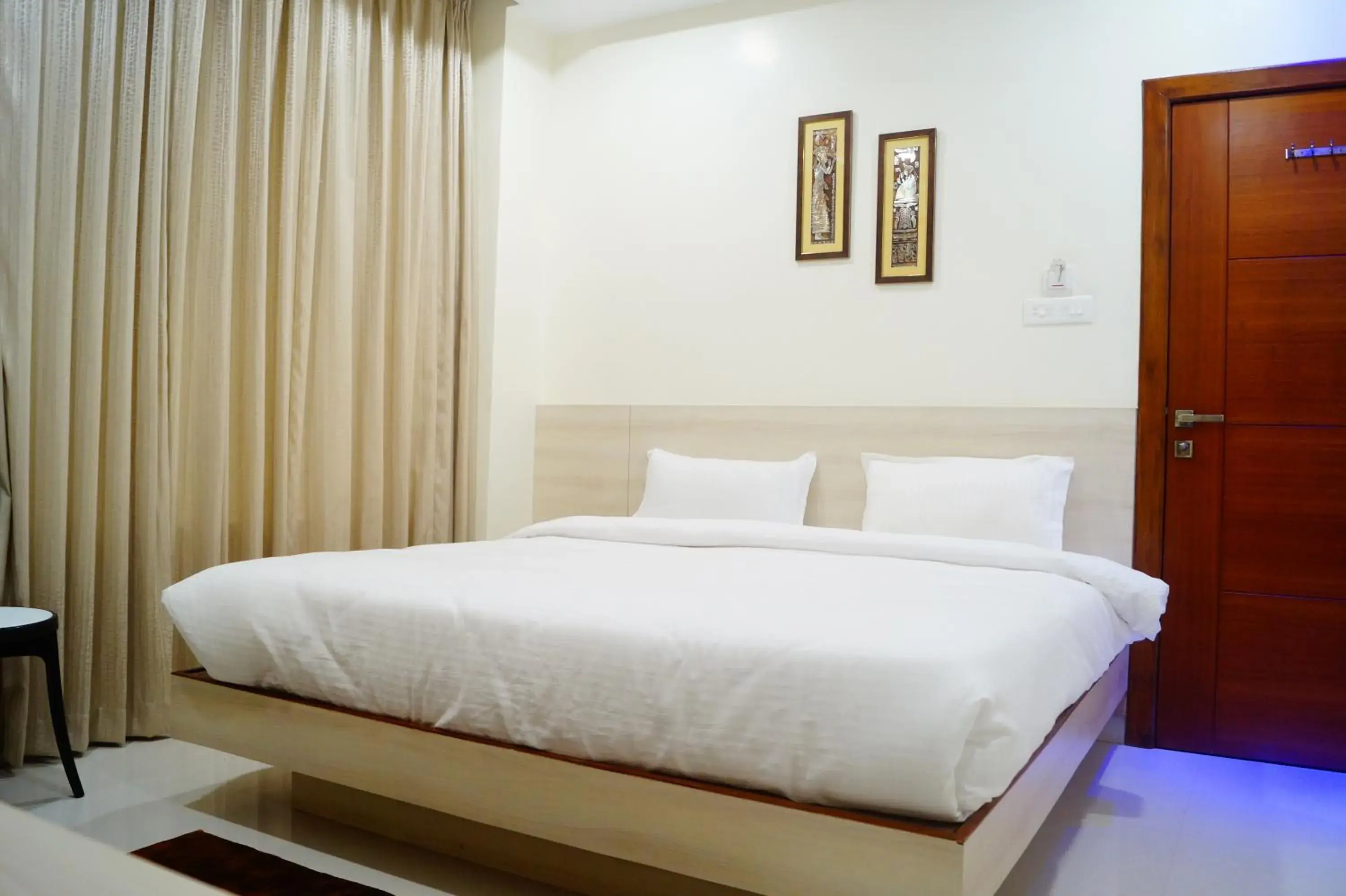 Deluxe Room in Hotel Shree Shyam International Deluxe Room in Hotel Shree Shyam International