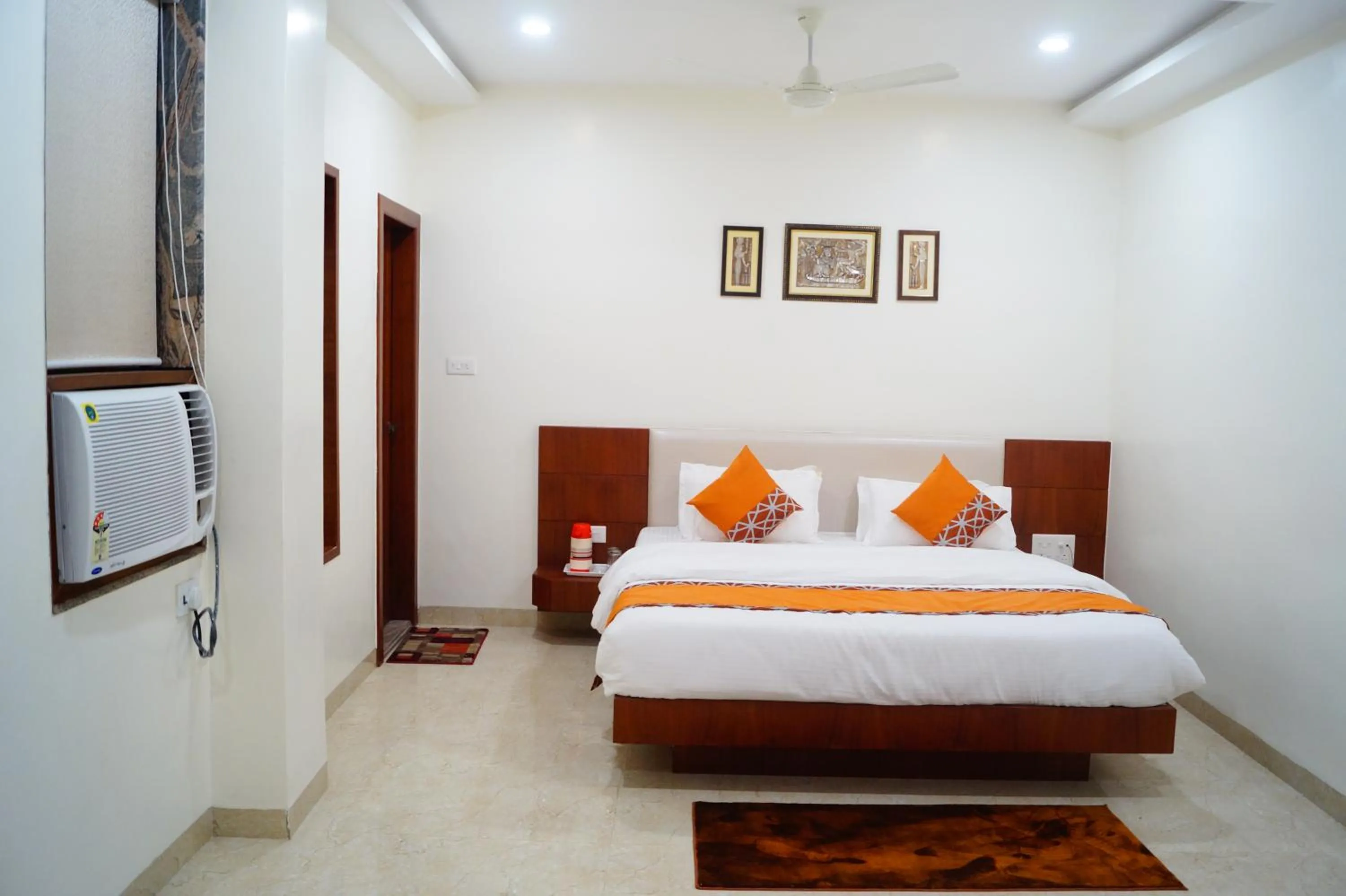 Bedroom, Bed in Hotel Shree Shyam International