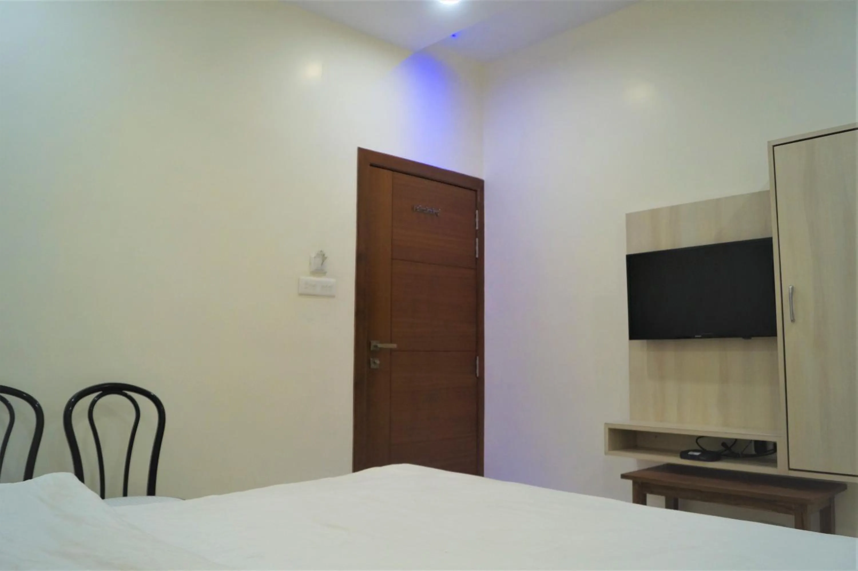 Bedroom, Bed in Hotel Shree Shyam International