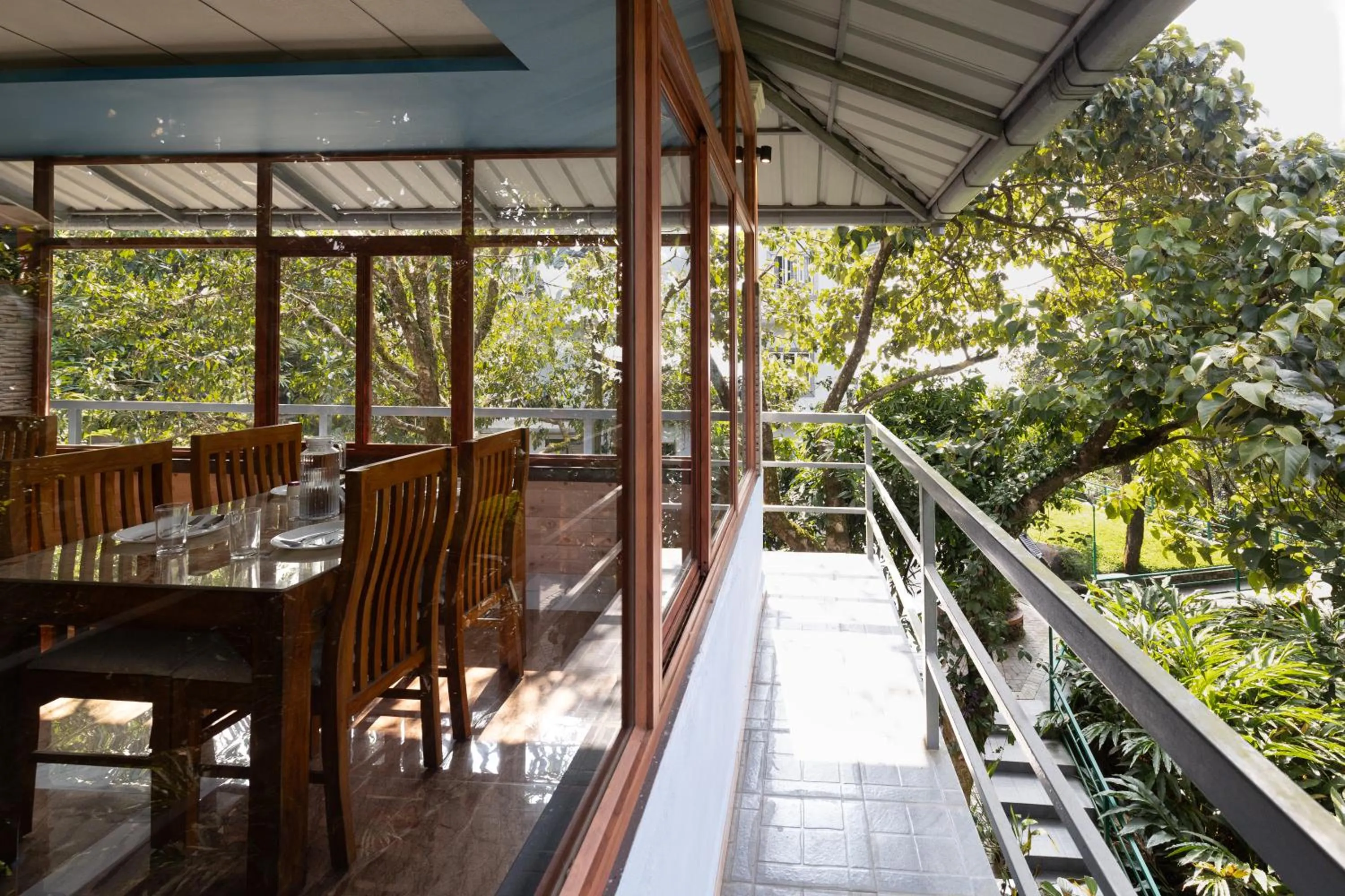 Restaurant/places to eat in Avadale Idukki - Stag Groups Not Allowed