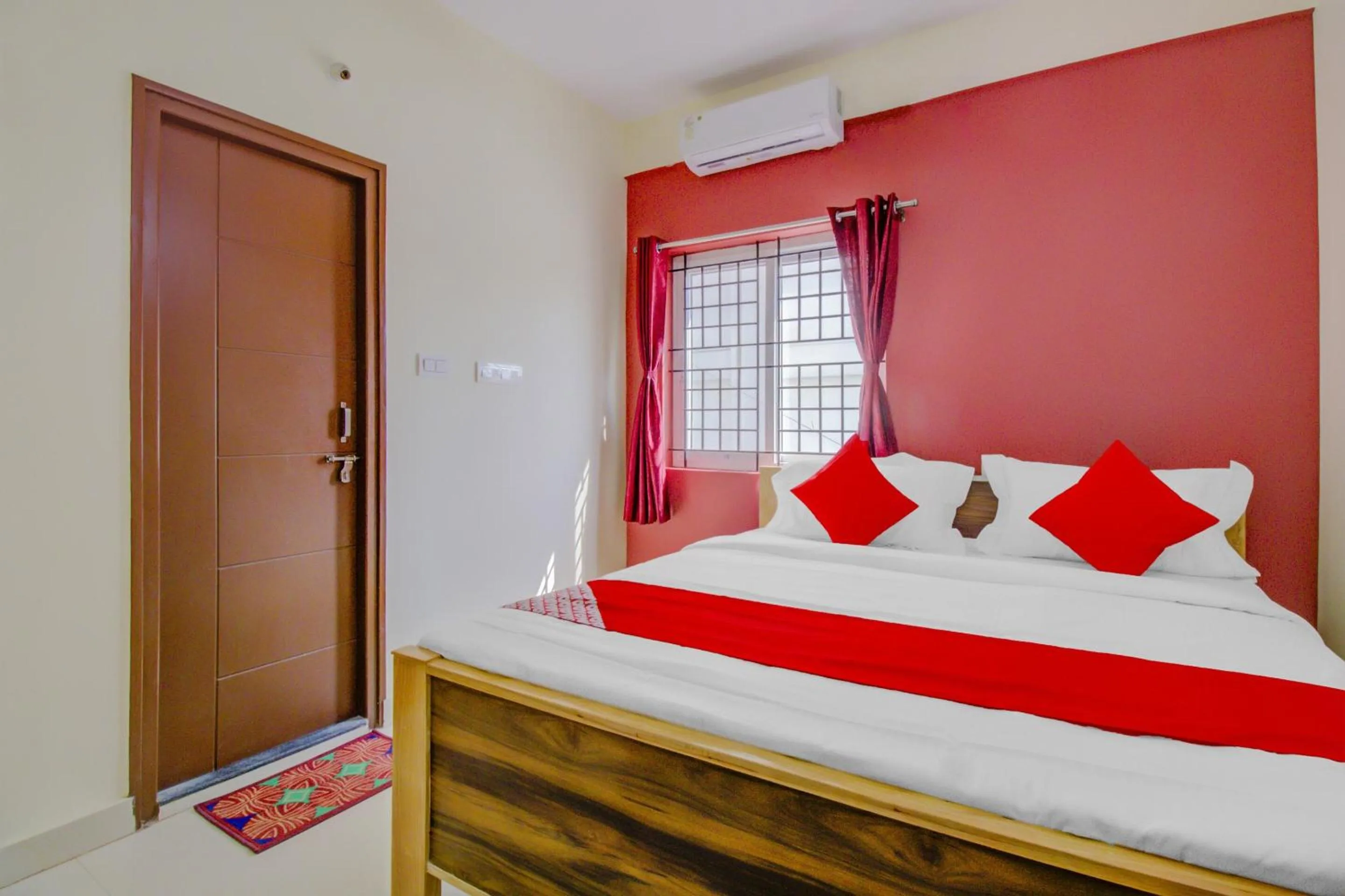 Bedroom, Bed in Hotel O Nelli Suites