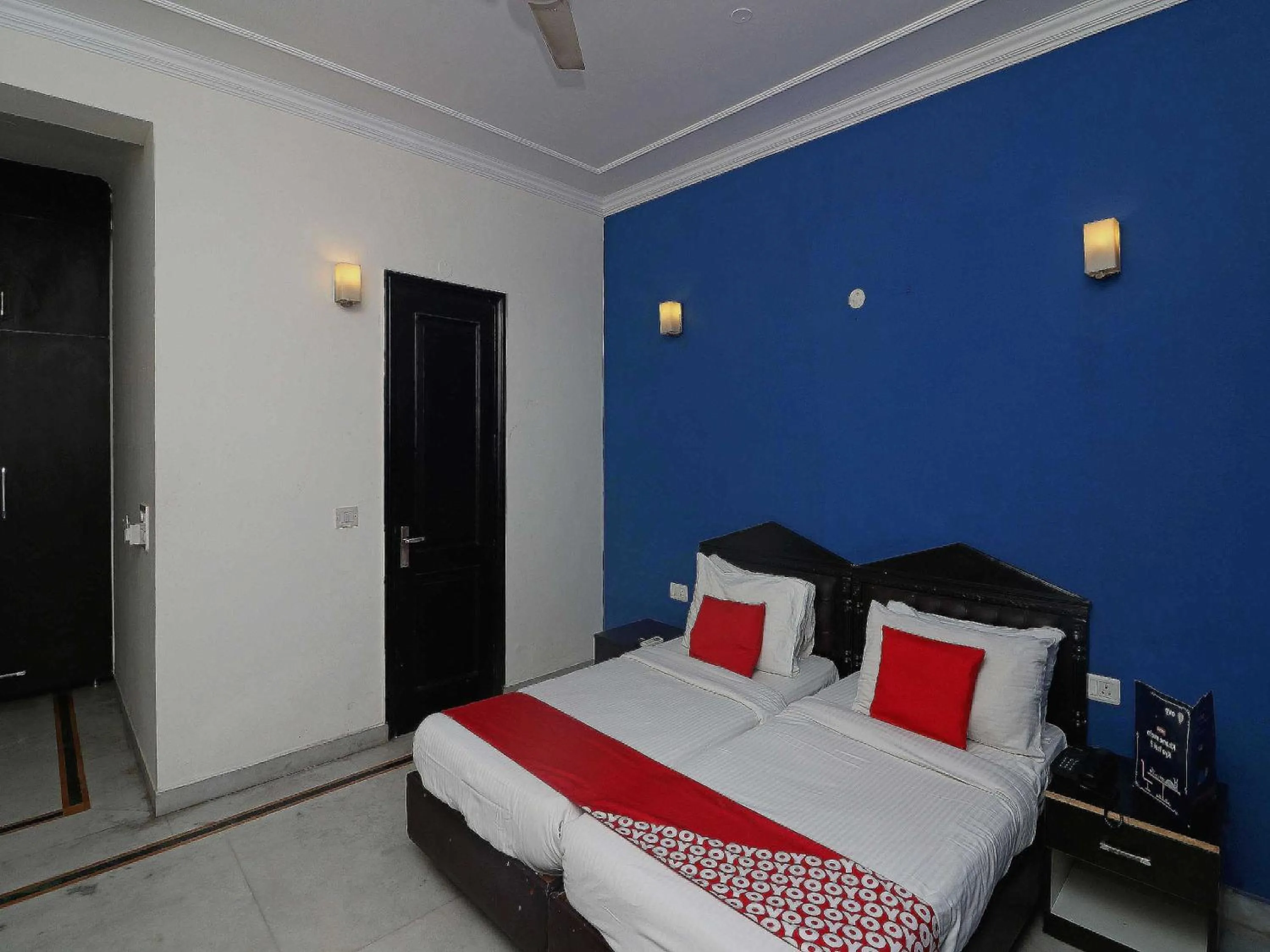 Bedroom, Bed in Hotel O Golden Cafe