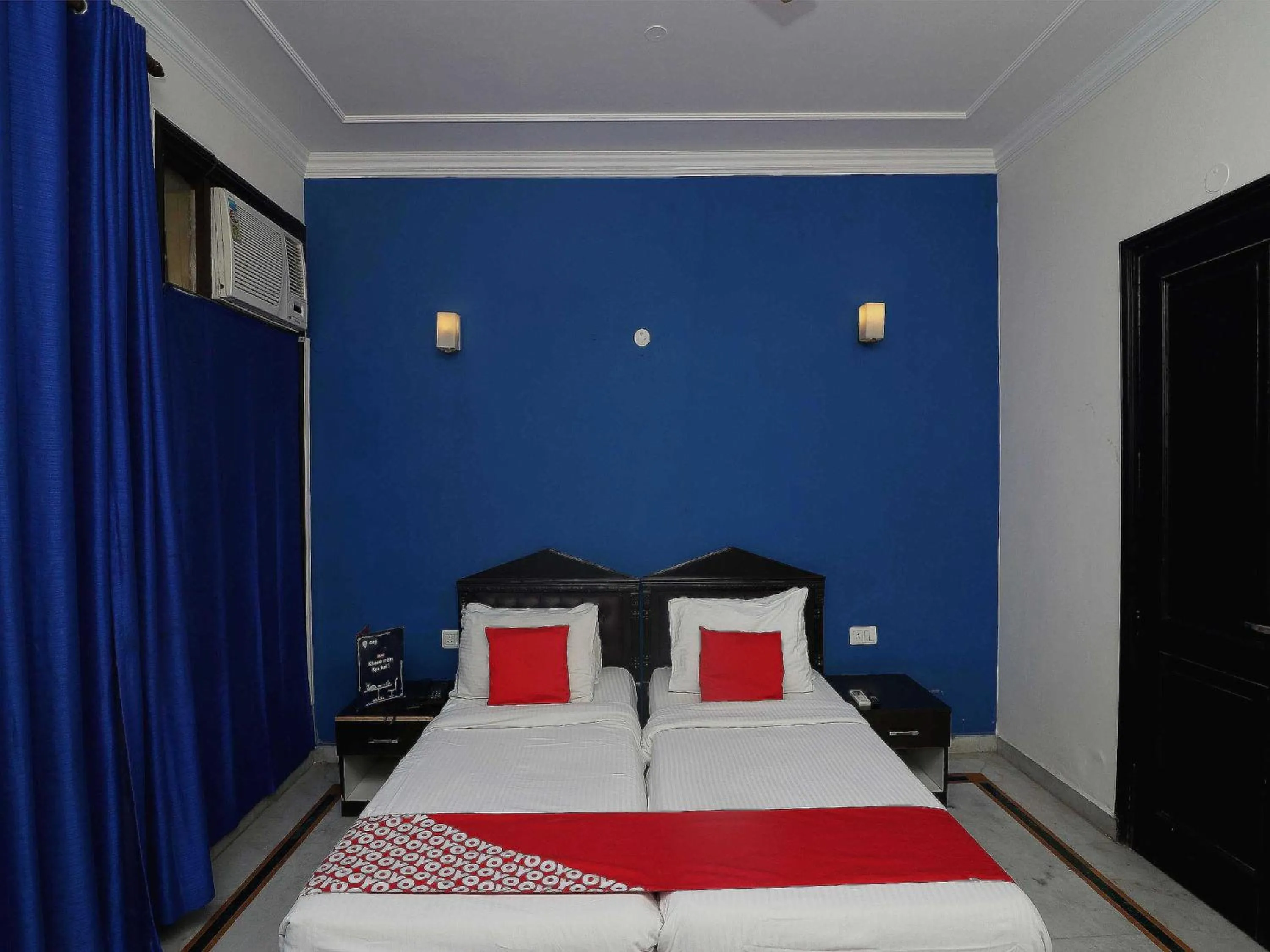 Bedroom, Bed in Hotel O Golden Cafe