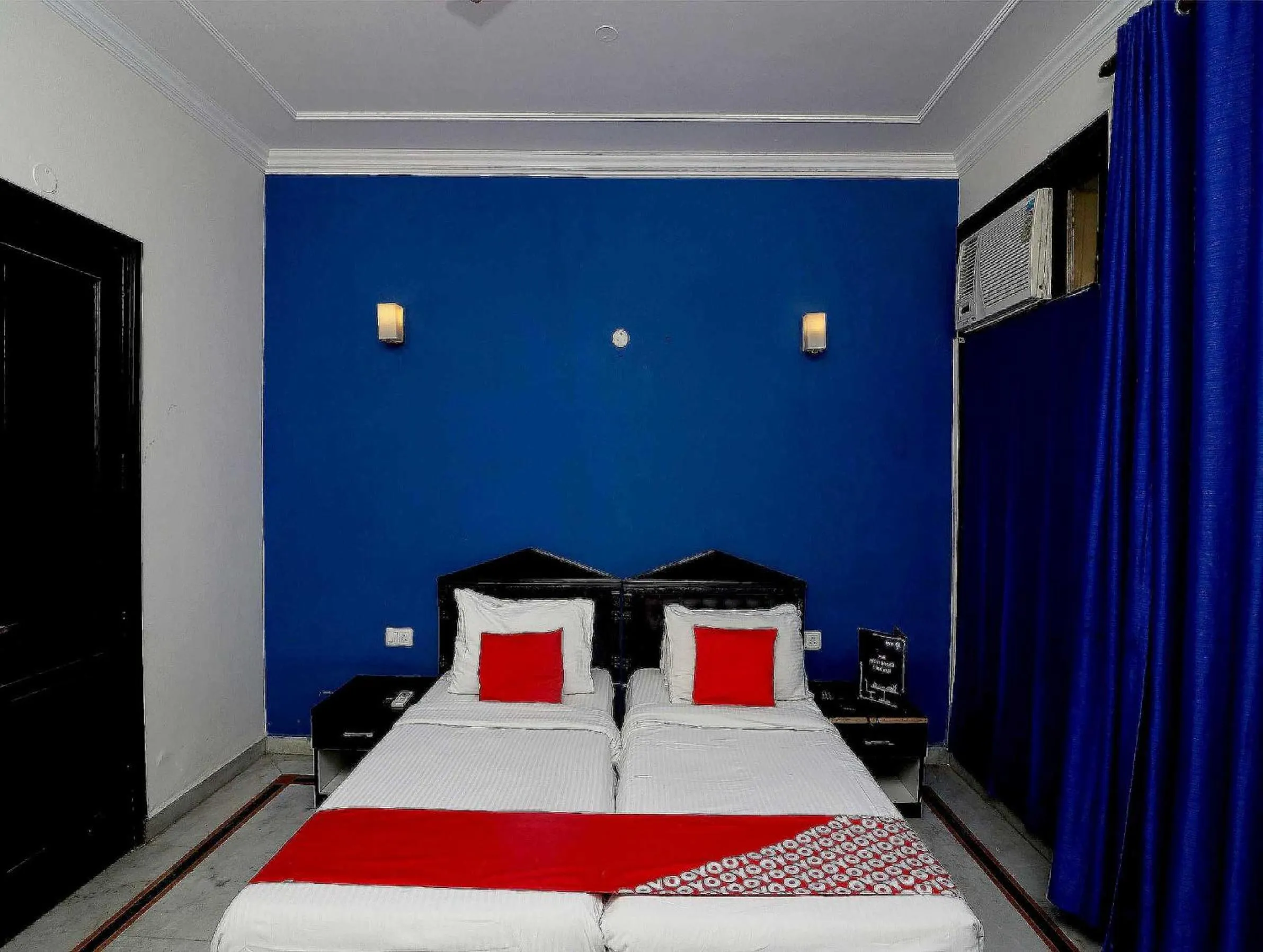 Bedroom, Bed in Hotel O Golden Cafe