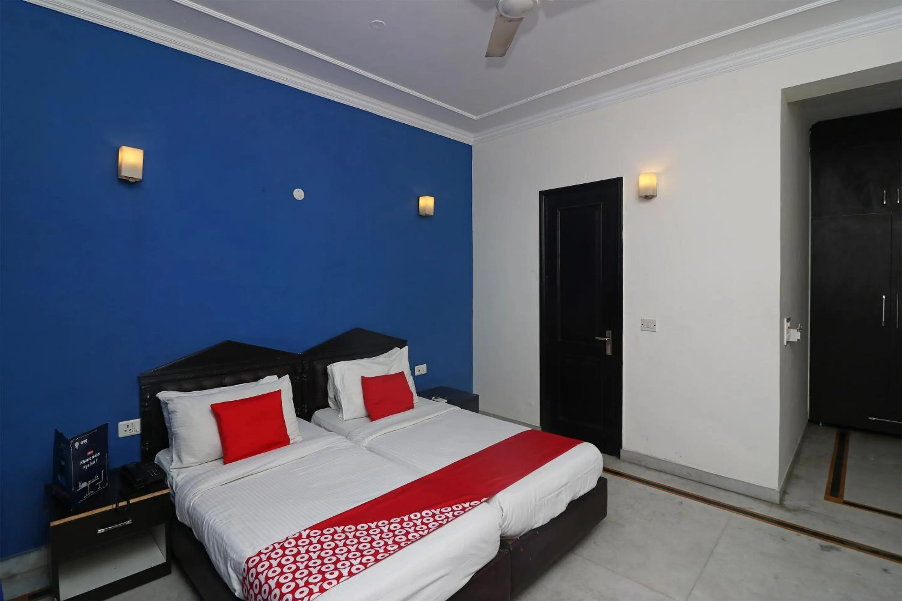 Bedroom, Bed in Hotel O Golden Cafe