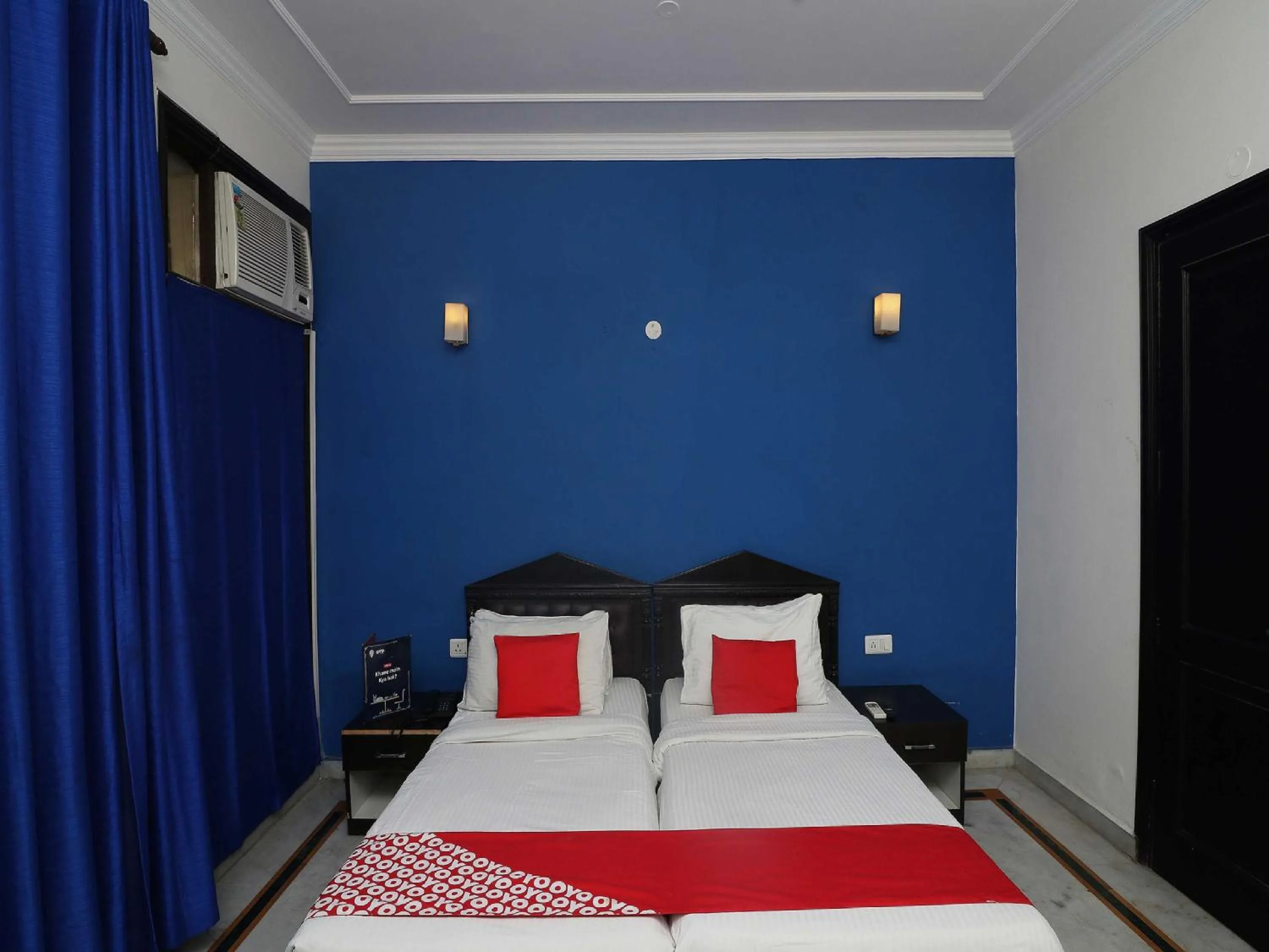 Bedroom, Bed in Hotel O Golden Cafe