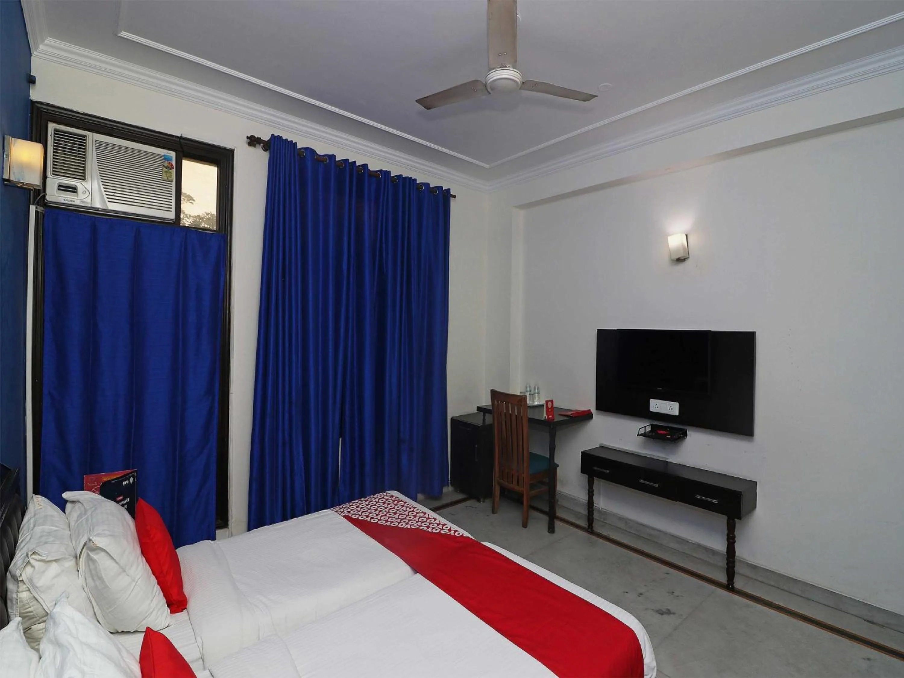 Bedroom, Bed in Hotel O Golden Cafe