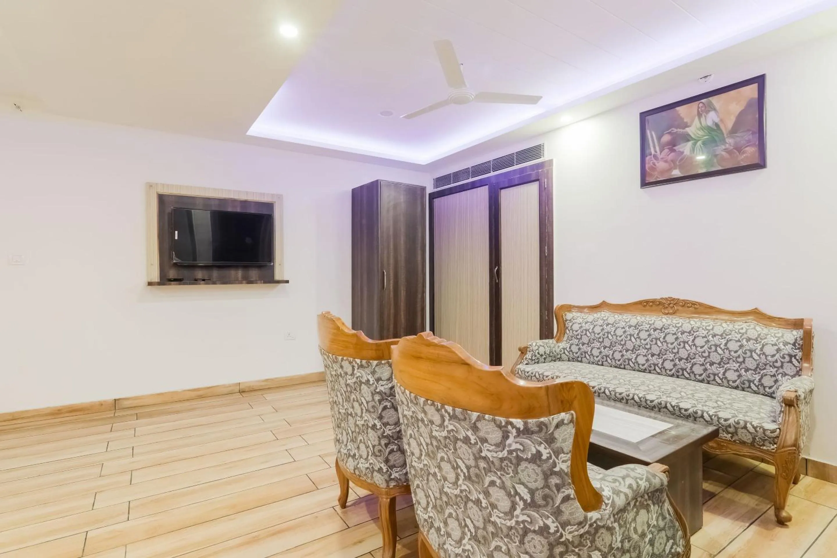 Bedroom in Hotel O The Maharaja Inn