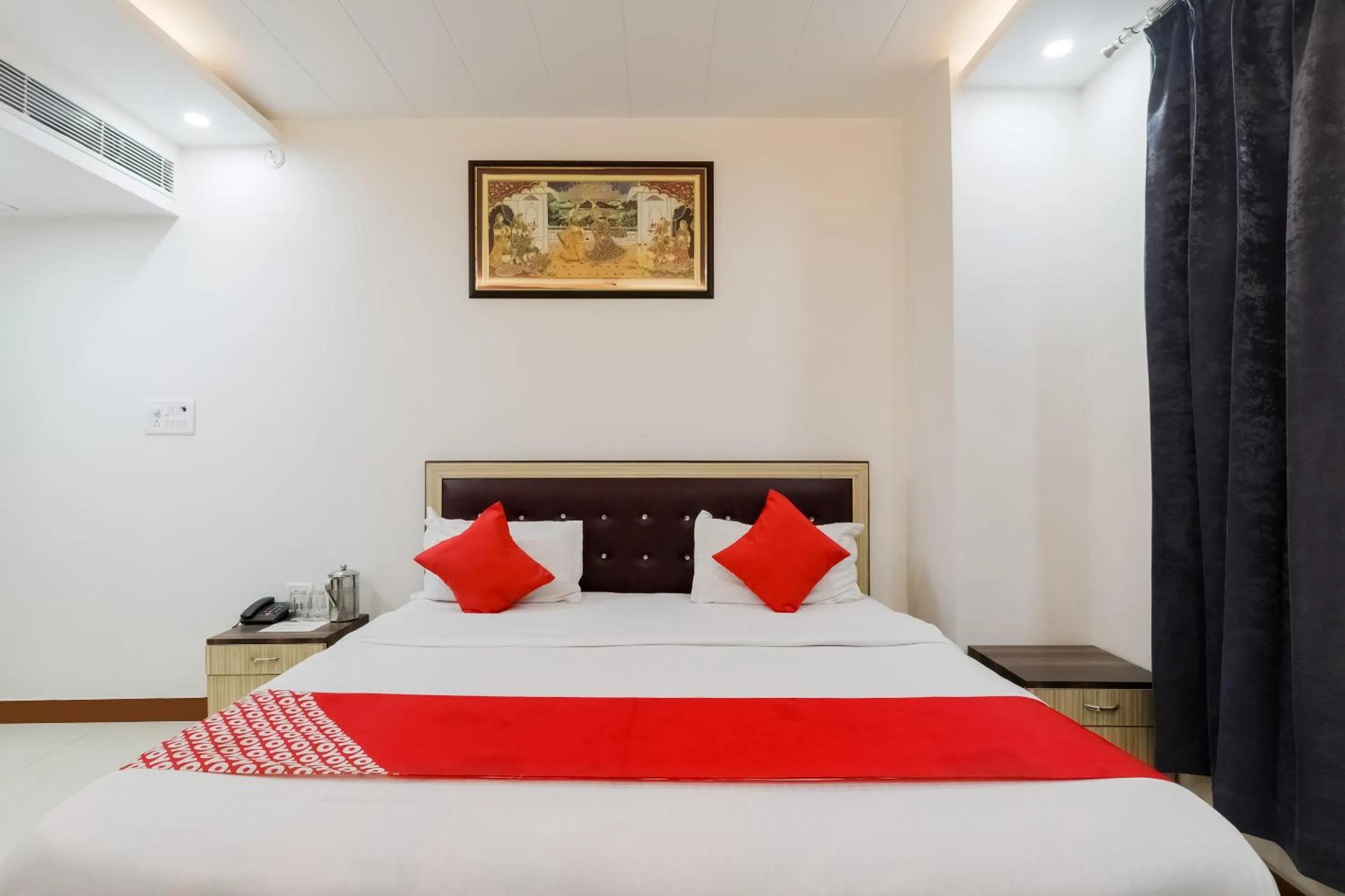 Bedroom, Bed in Hotel O The Maharaja Inn