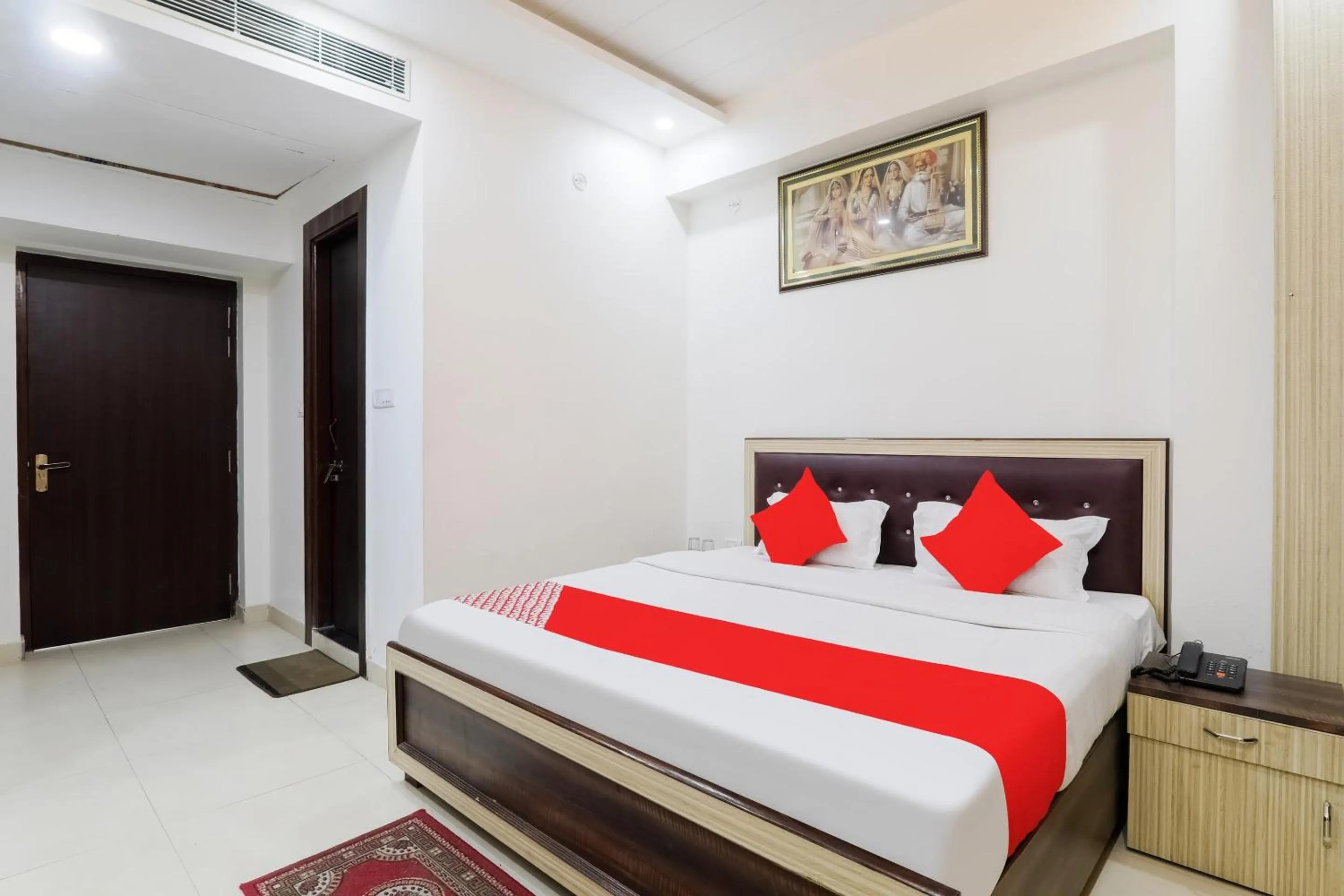 Bedroom, Bed in Hotel O The Maharaja Inn