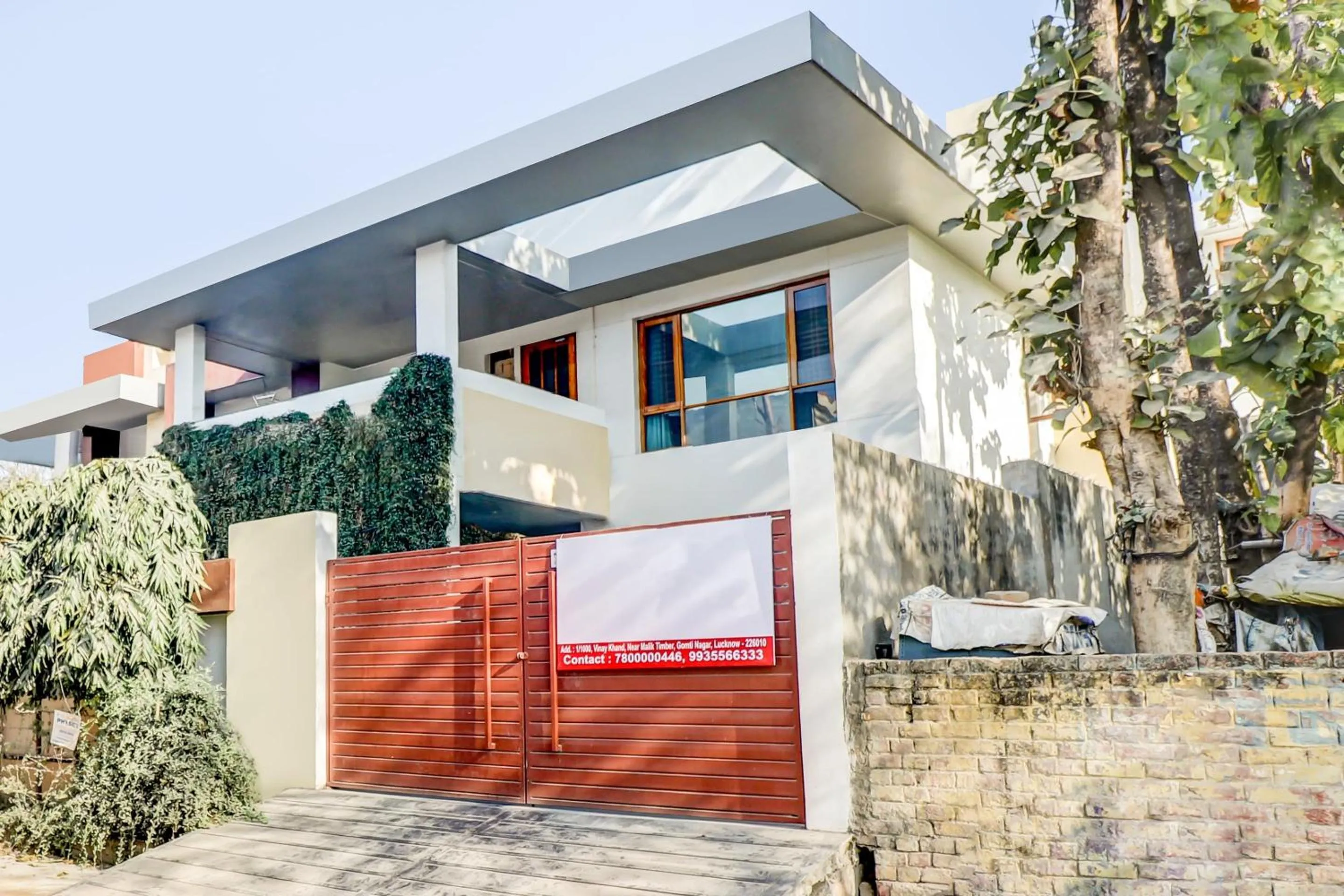 Facade/entrance in Hotel O by OYO Tokyo