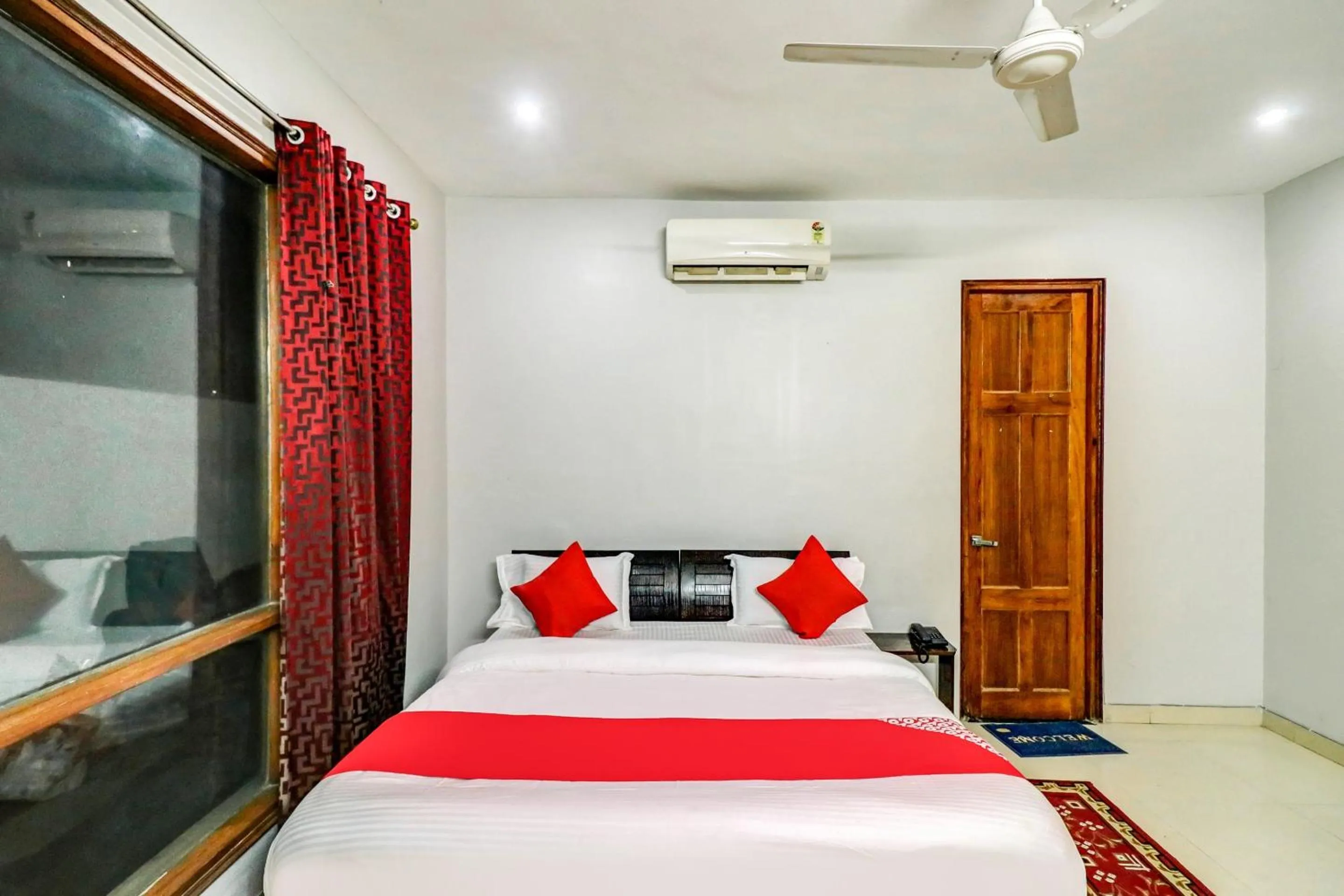 Bathroom, Bed in Hotel O by OYO Tokyo