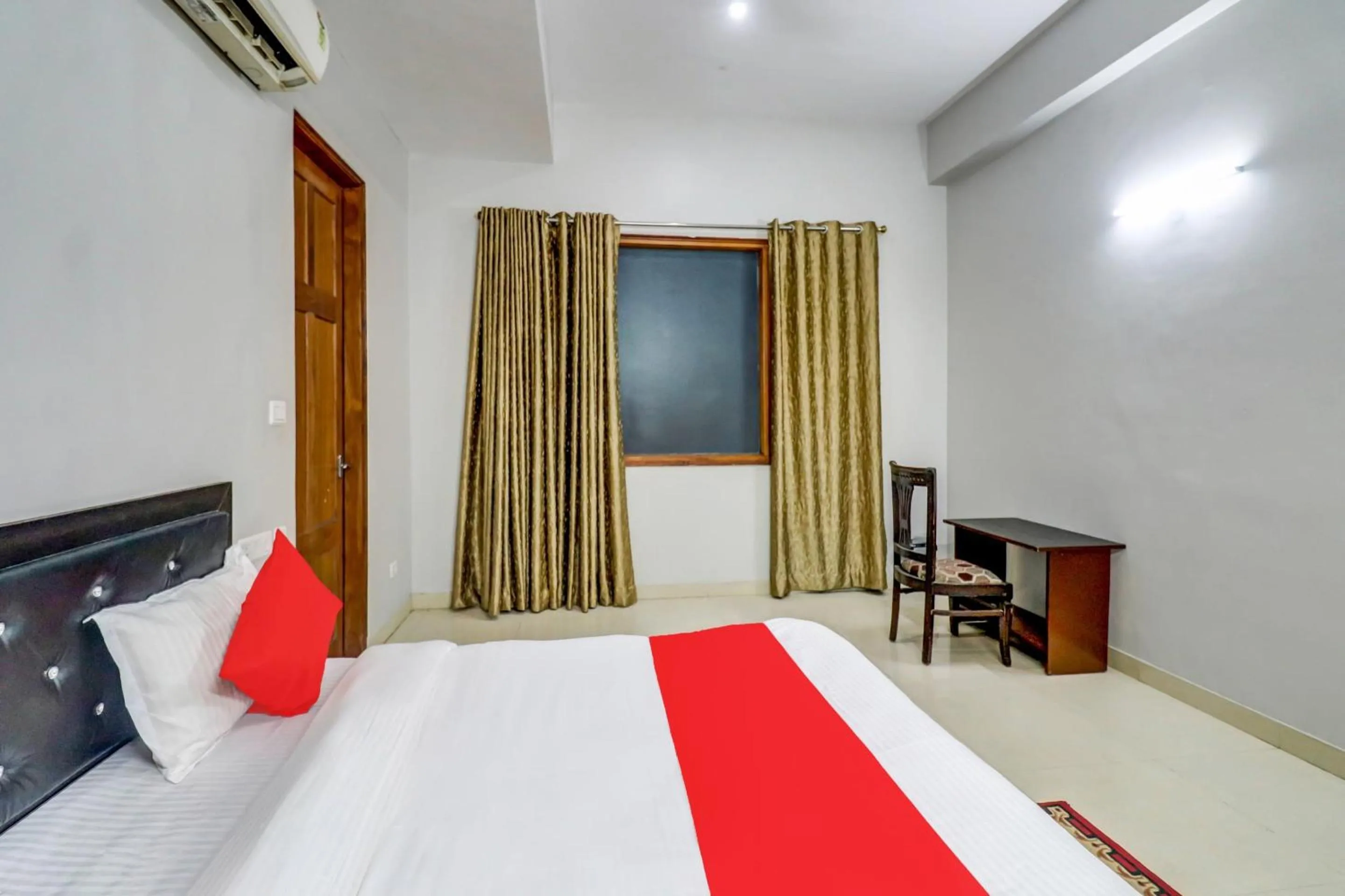 Bedroom, Bed in Hotel O by OYO Tokyo