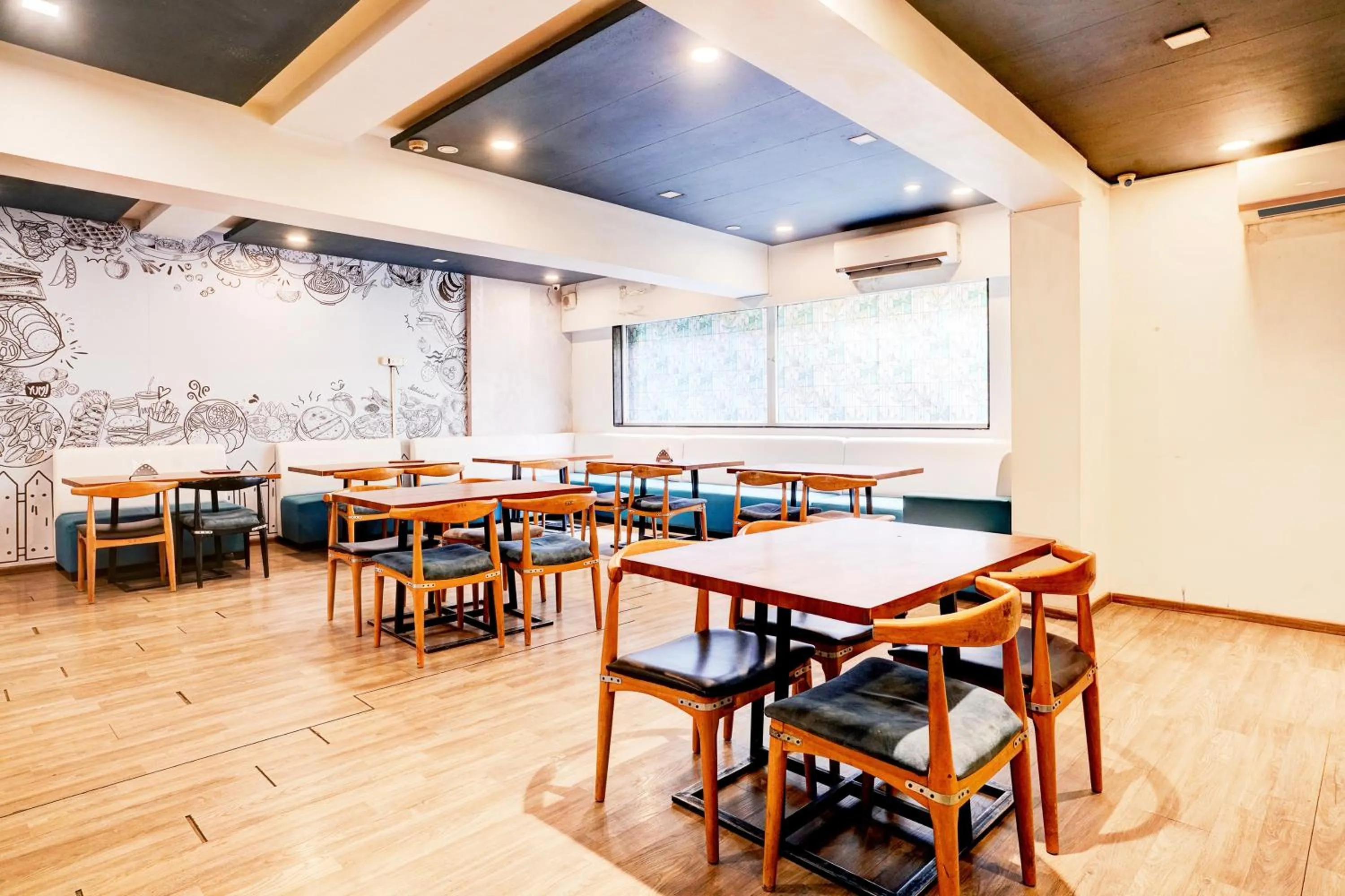 Restaurant/places to eat in Super Townhouse OAK Kopar Khairane Navi Mumbai Formerly IVY Hotel