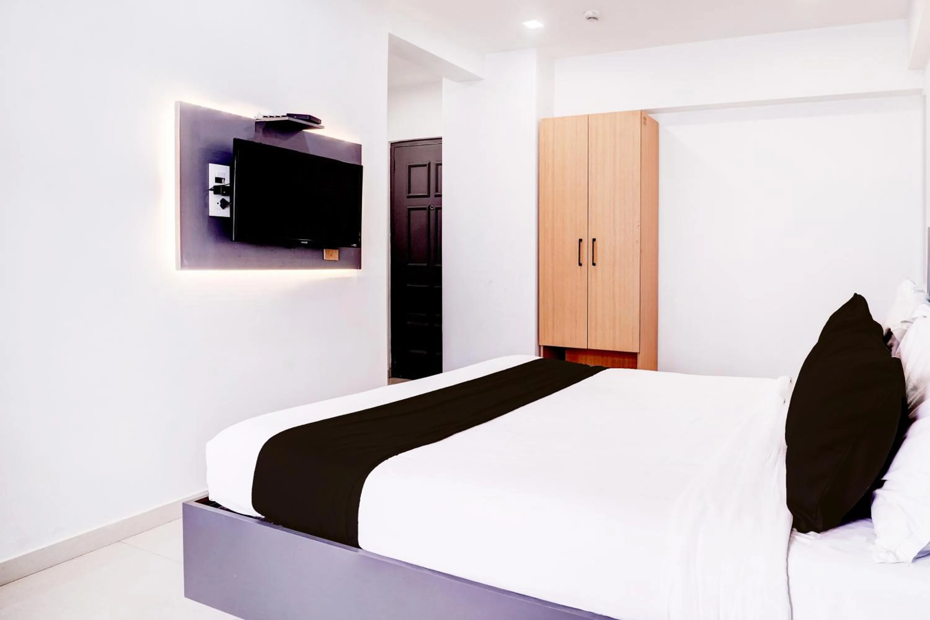 Bedroom, Bed in FabHotel Ashray Residency