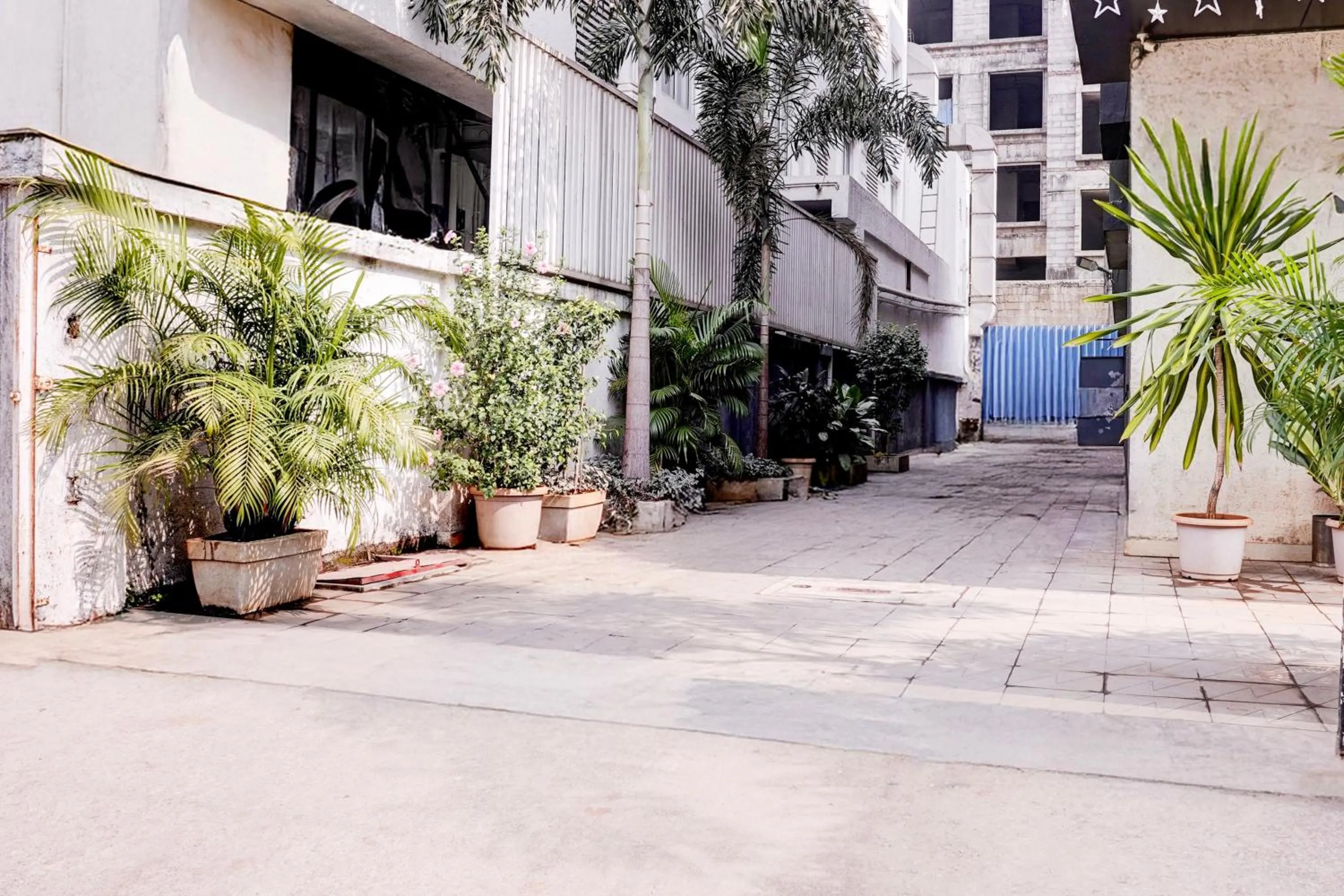 Facade/entrance in Super Townhouse OAK Kopar Khairane Navi Mumbai Formerly IVY Hotel