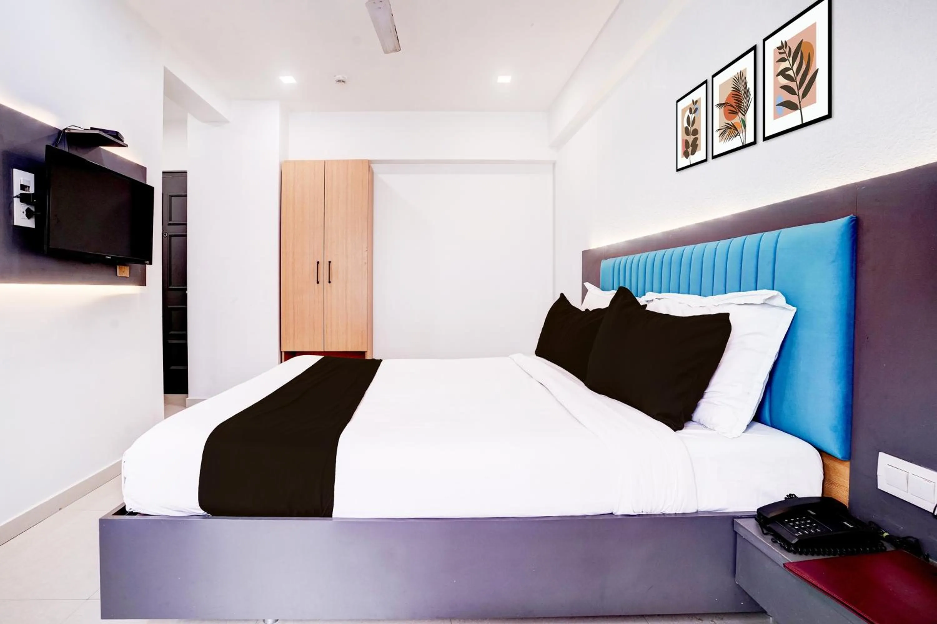 Bedroom, Bed in FabHotel Ashray Residency