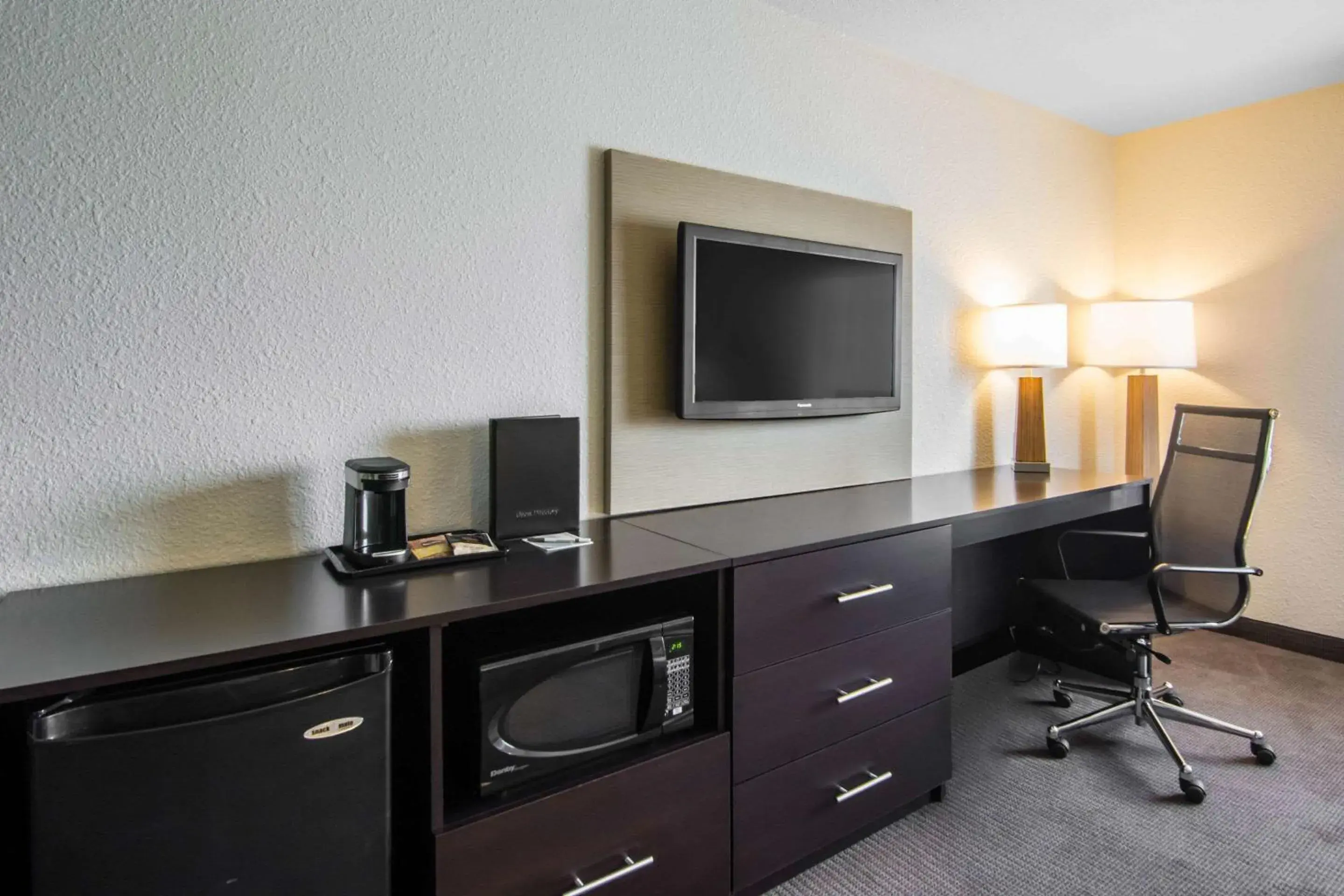 King Room - Disability Access/Non-Smoking in Sleep Inn Regina East King Room - Disability Access/Non-Smoking in Sleep Inn Regina East