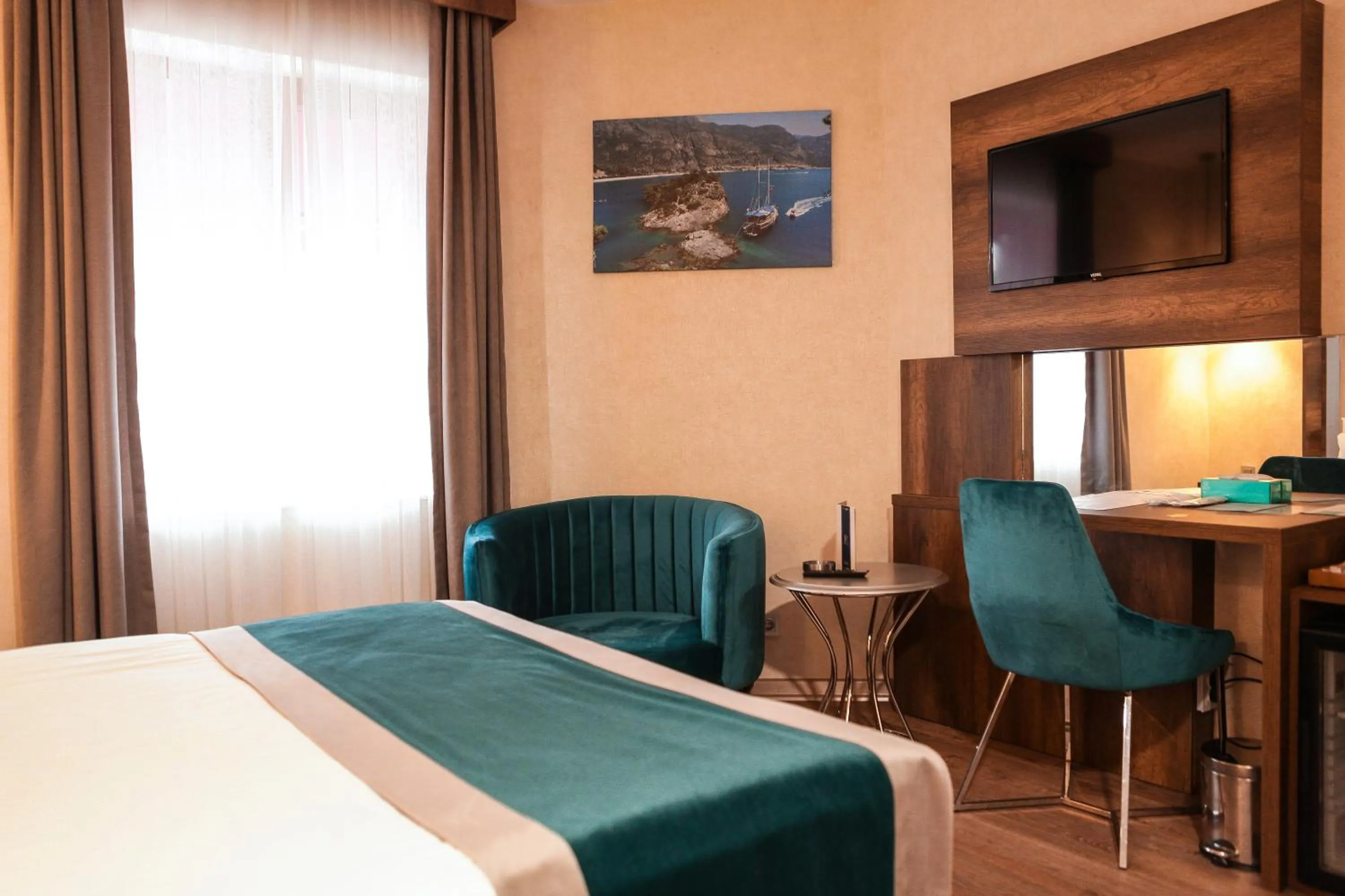 Massage, Bed in The Life Hotel & Spa