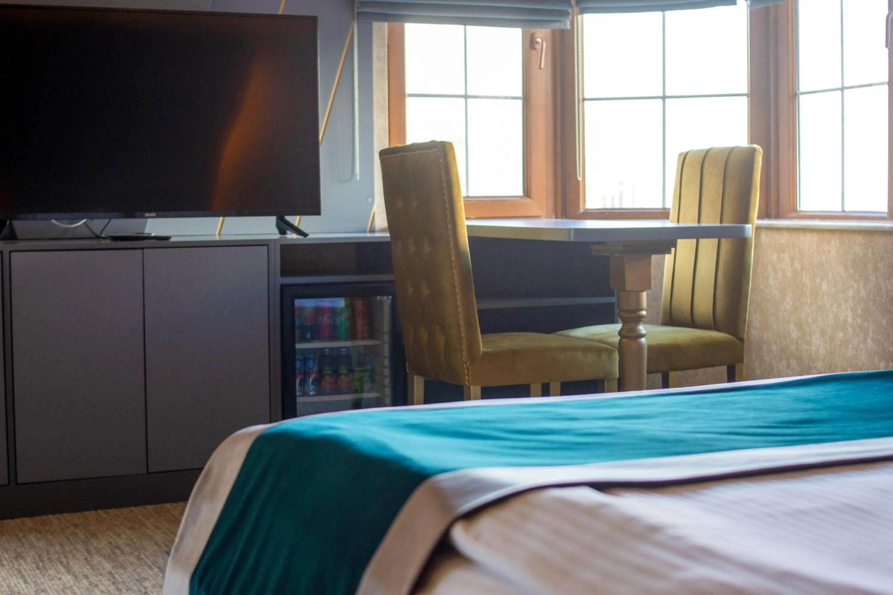 Dining area, Bed in The Life Hotel & Spa
