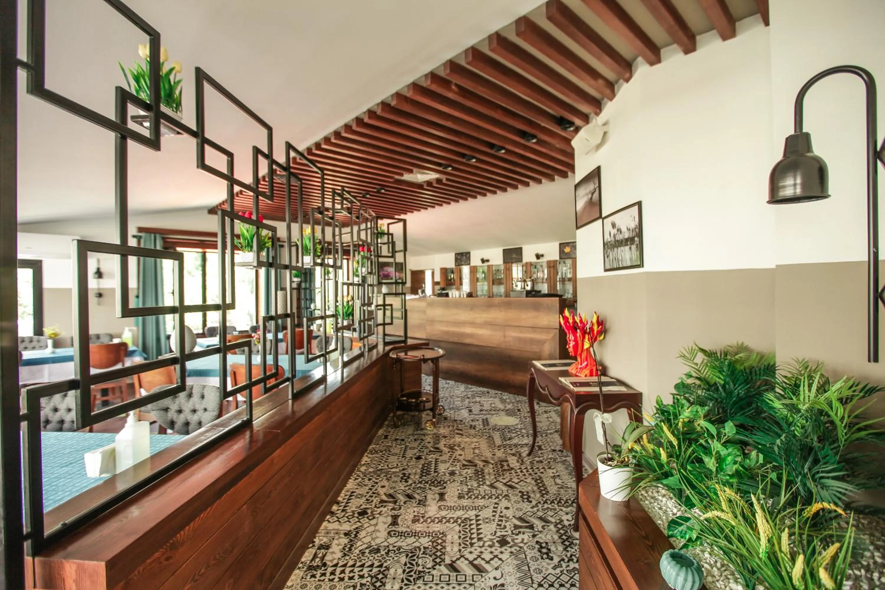 Restaurant/places to eat in The Life Hotel & Spa