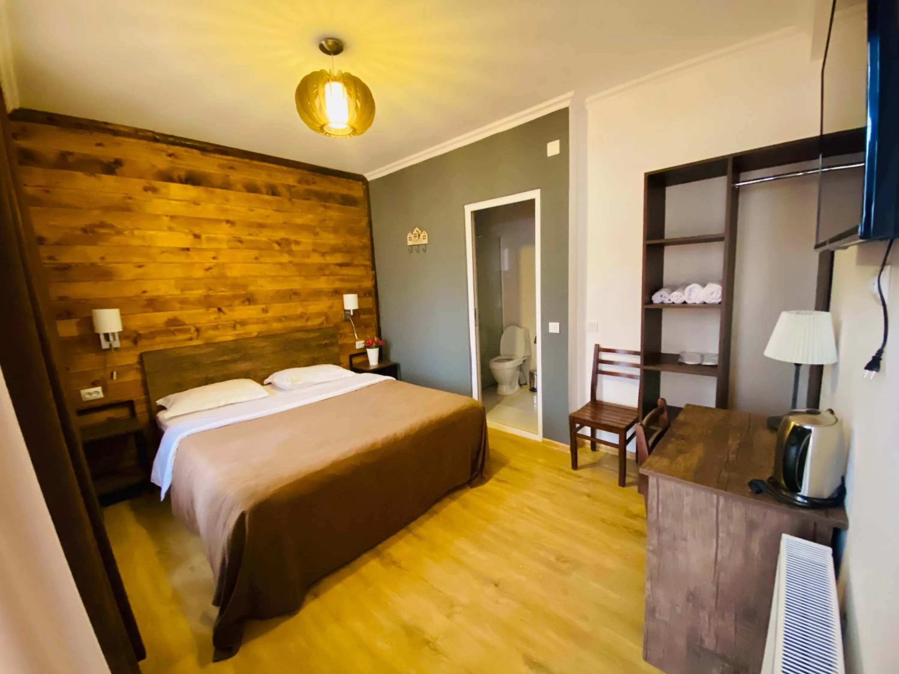 Toilet, Bed in HOTEL KAZBEGI 1963