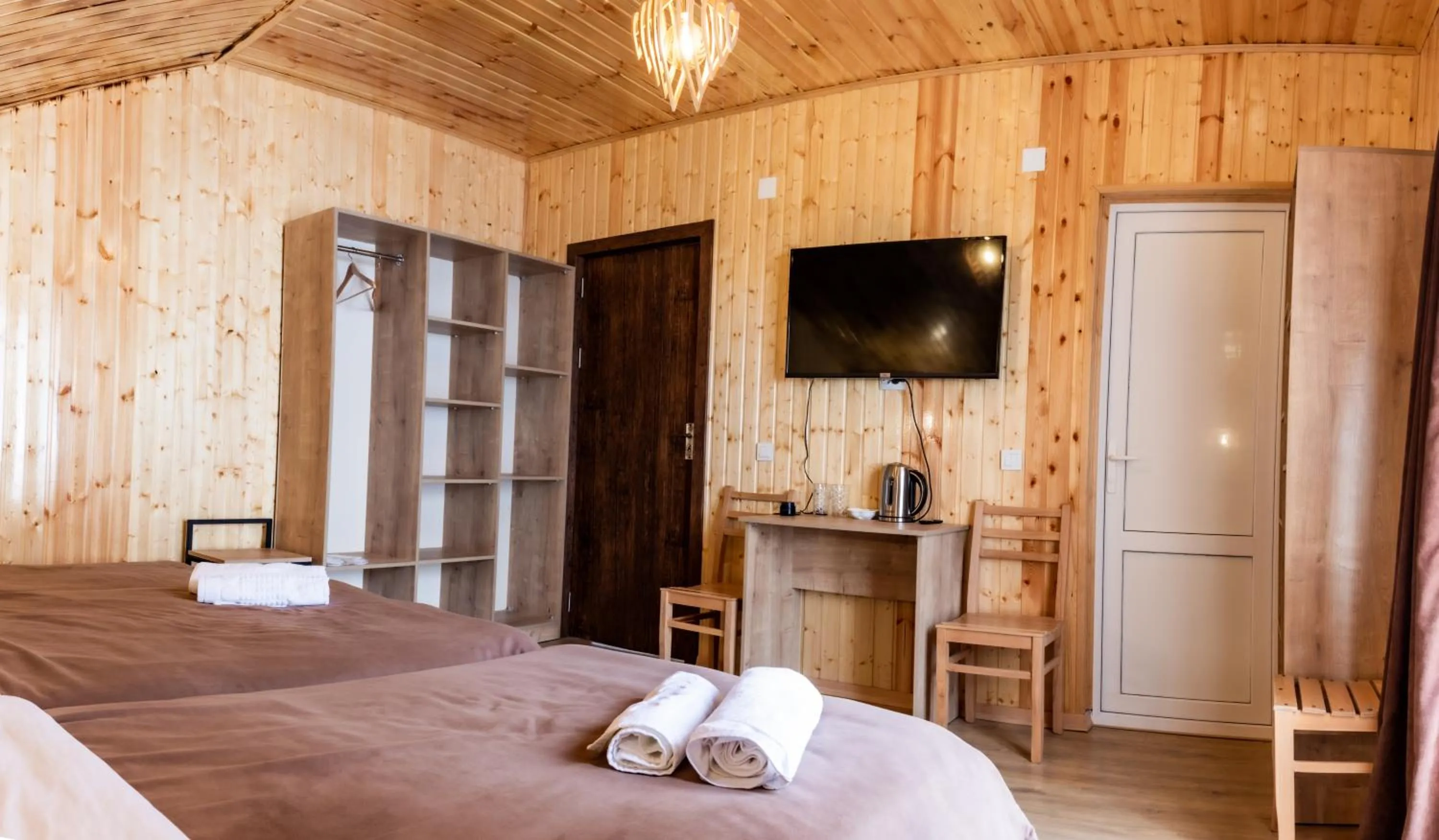 Shower, Bed in HOTEL KAZBEGI 1963