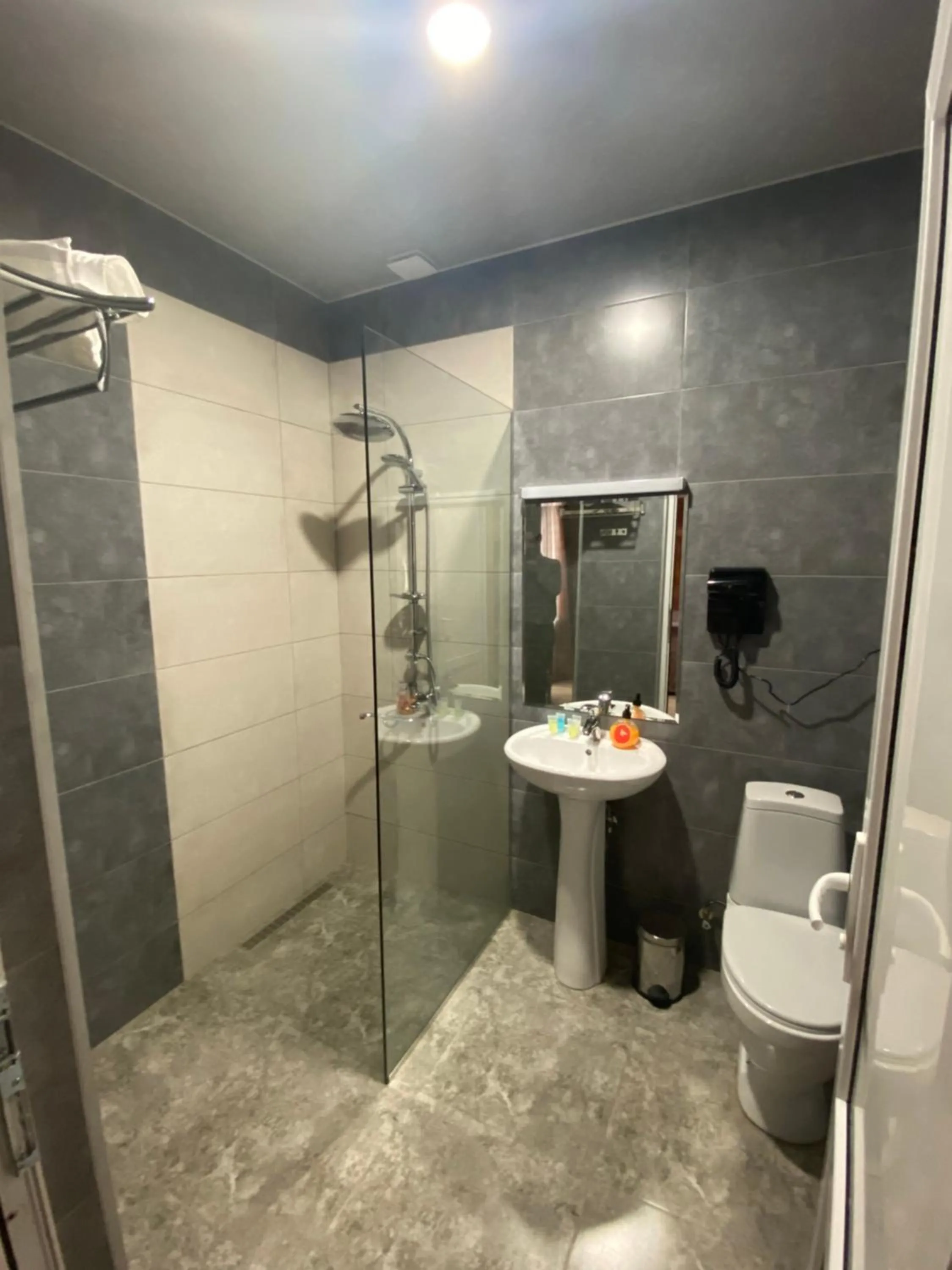 Bathroom in HOTEL KAZBEGI 1963