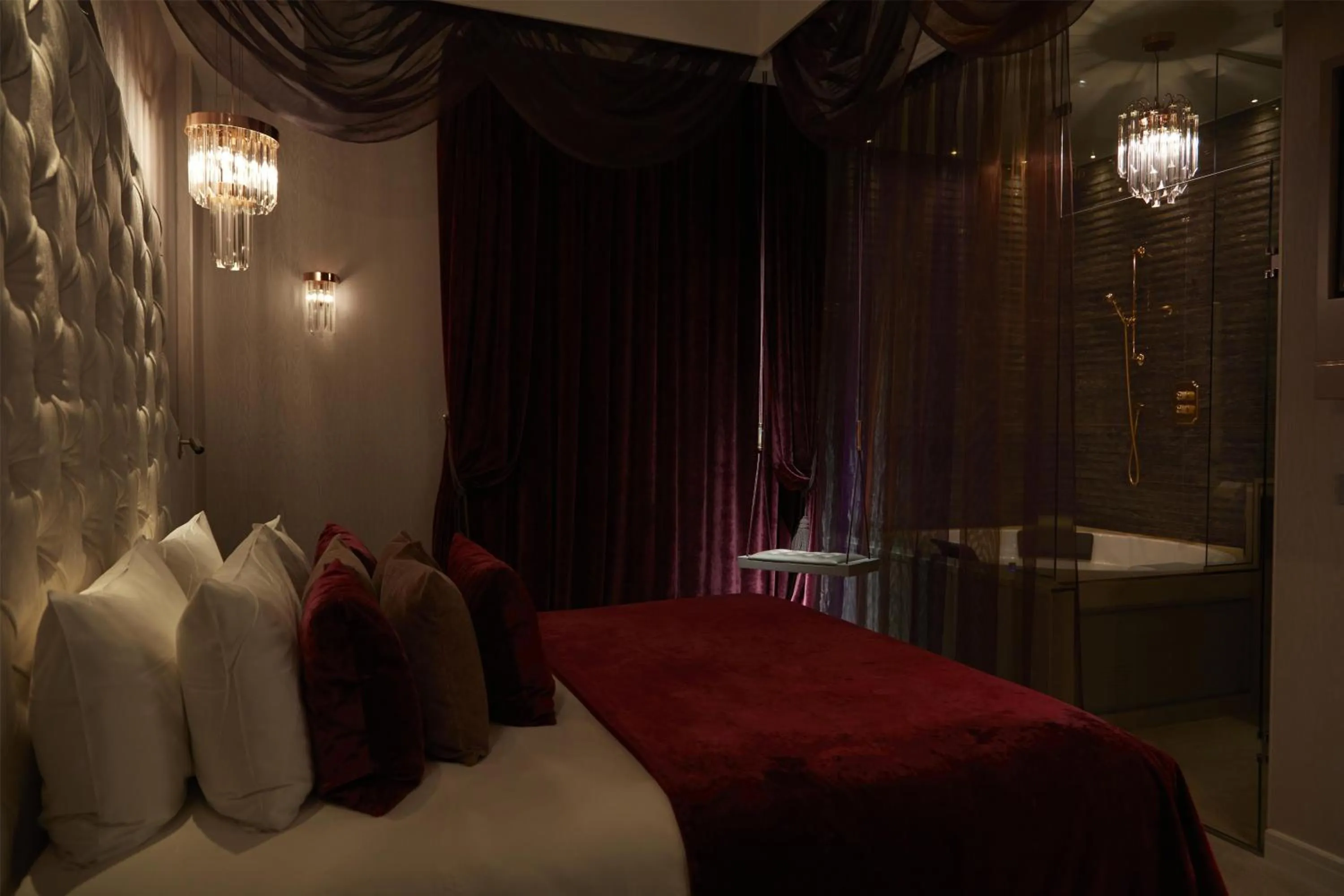 Bedroom, Bed in Paris j'Adore Hotel & Spa