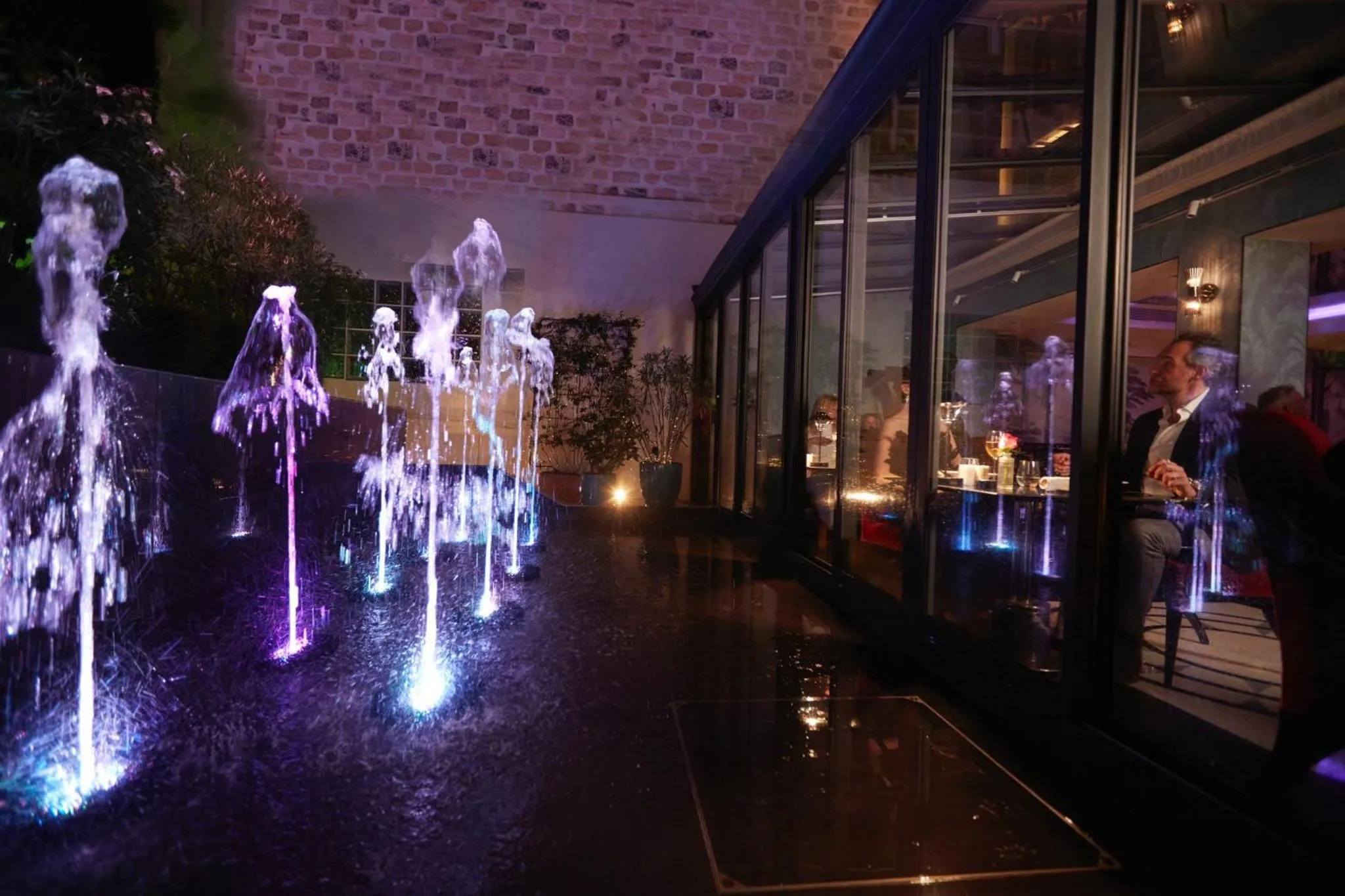 Restaurant/places to eat in Paris j'Adore Hotel & Spa