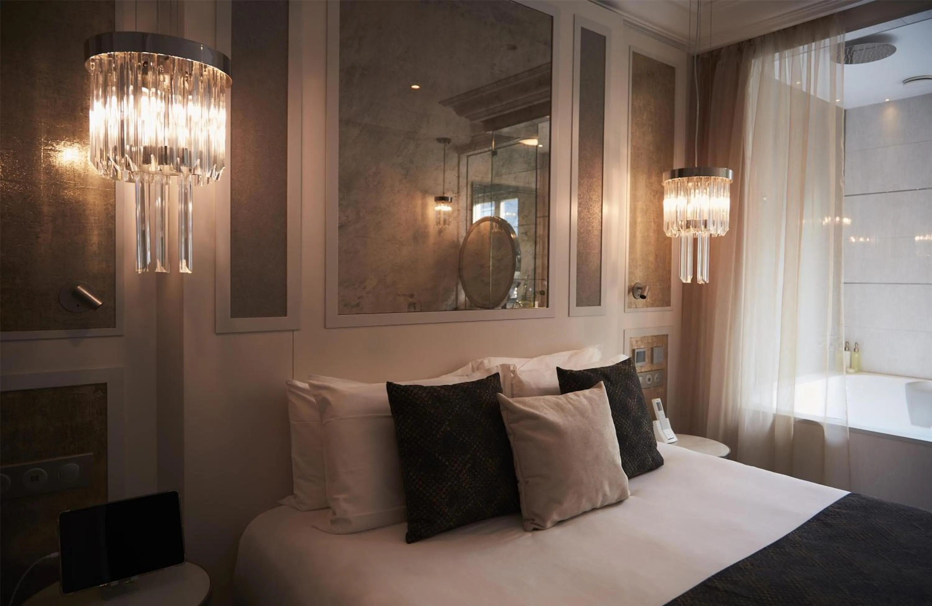 Bedroom, Bed in Paris j'Adore Hotel & Spa