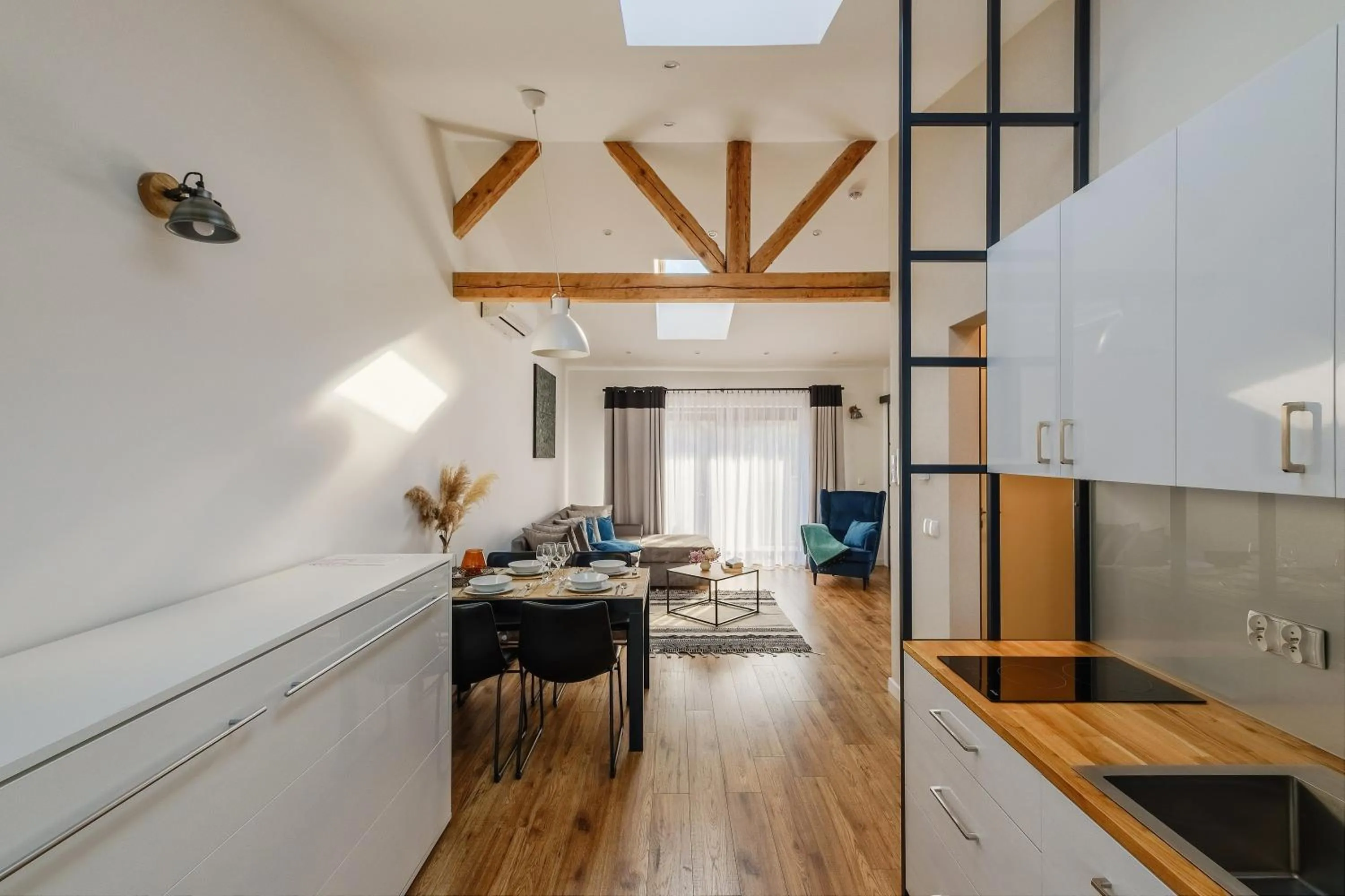 Kitchen or kitchenette in REZYDENCJA ORNAK 5 - stylowe apartamenty z balkonami i jacuzzi, 5 min pieszo do Krupówek, IZBY PODHALAŃSKIE