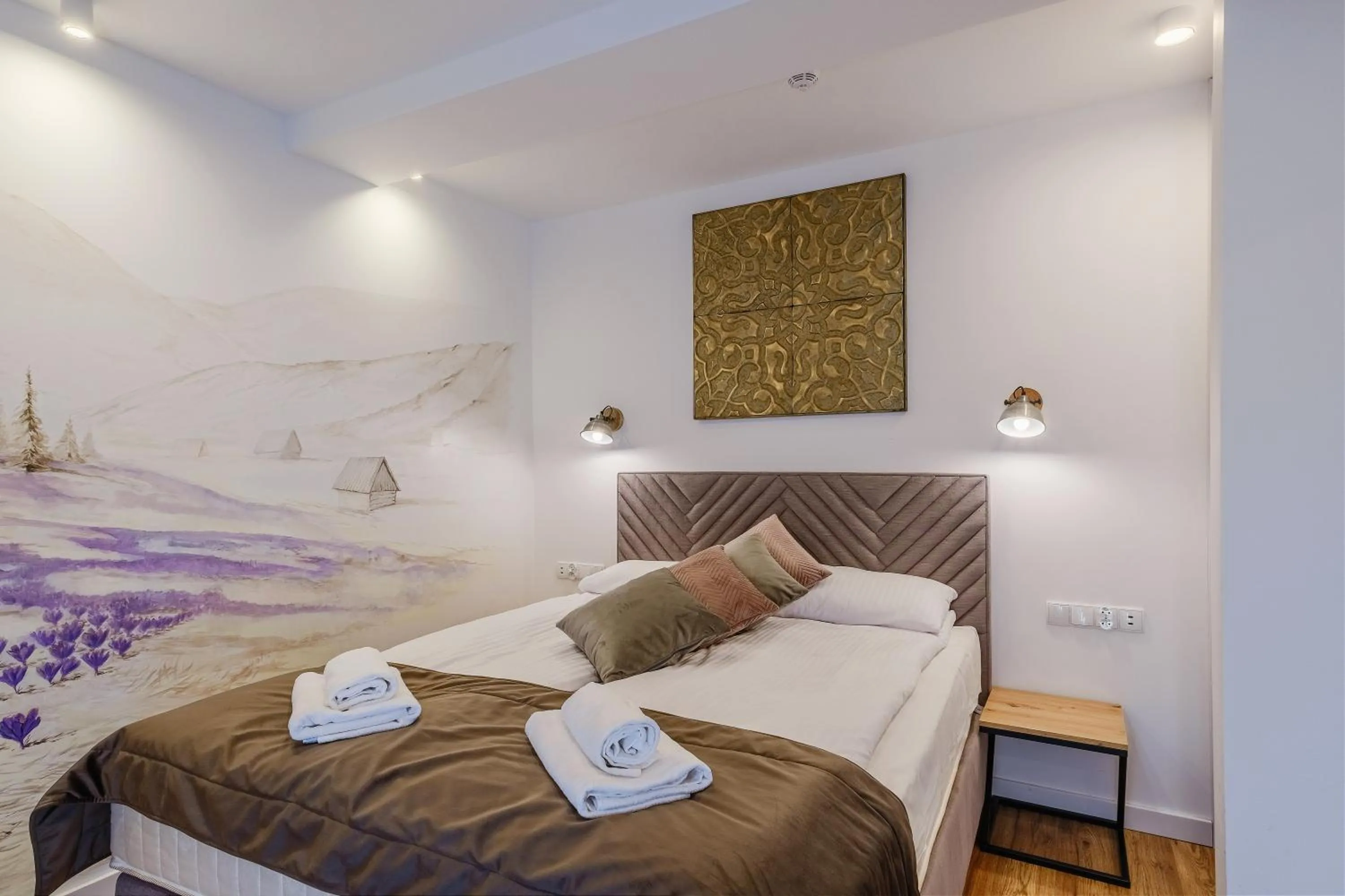 Bed in REZYDENCJA ORNAK 5 - stylowe apartamenty z balkonami i jacuzzi, 5 min pieszo do Krupówek, IZBY PODHALAŃSKIE