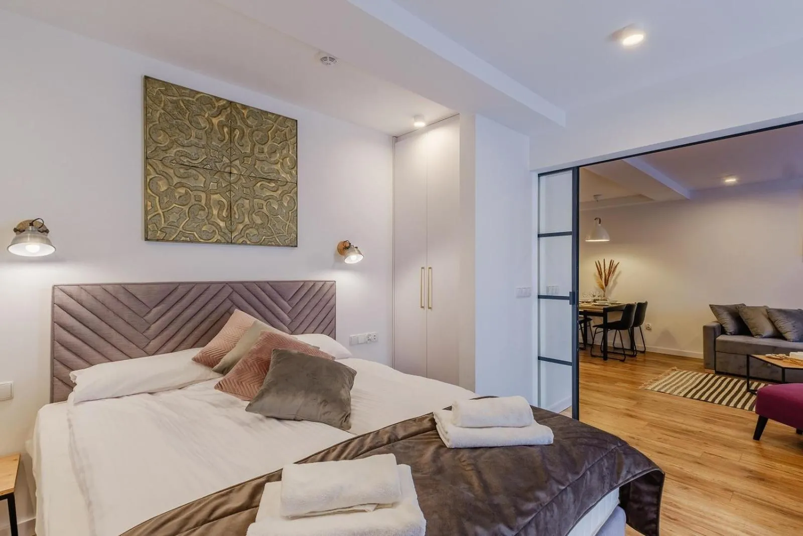 Bed in REZYDENCJA ORNAK 5 - stylowe apartamenty z balkonami i jacuzzi, 5 min pieszo do Krupówek, IZBY PODHALAŃSKIE