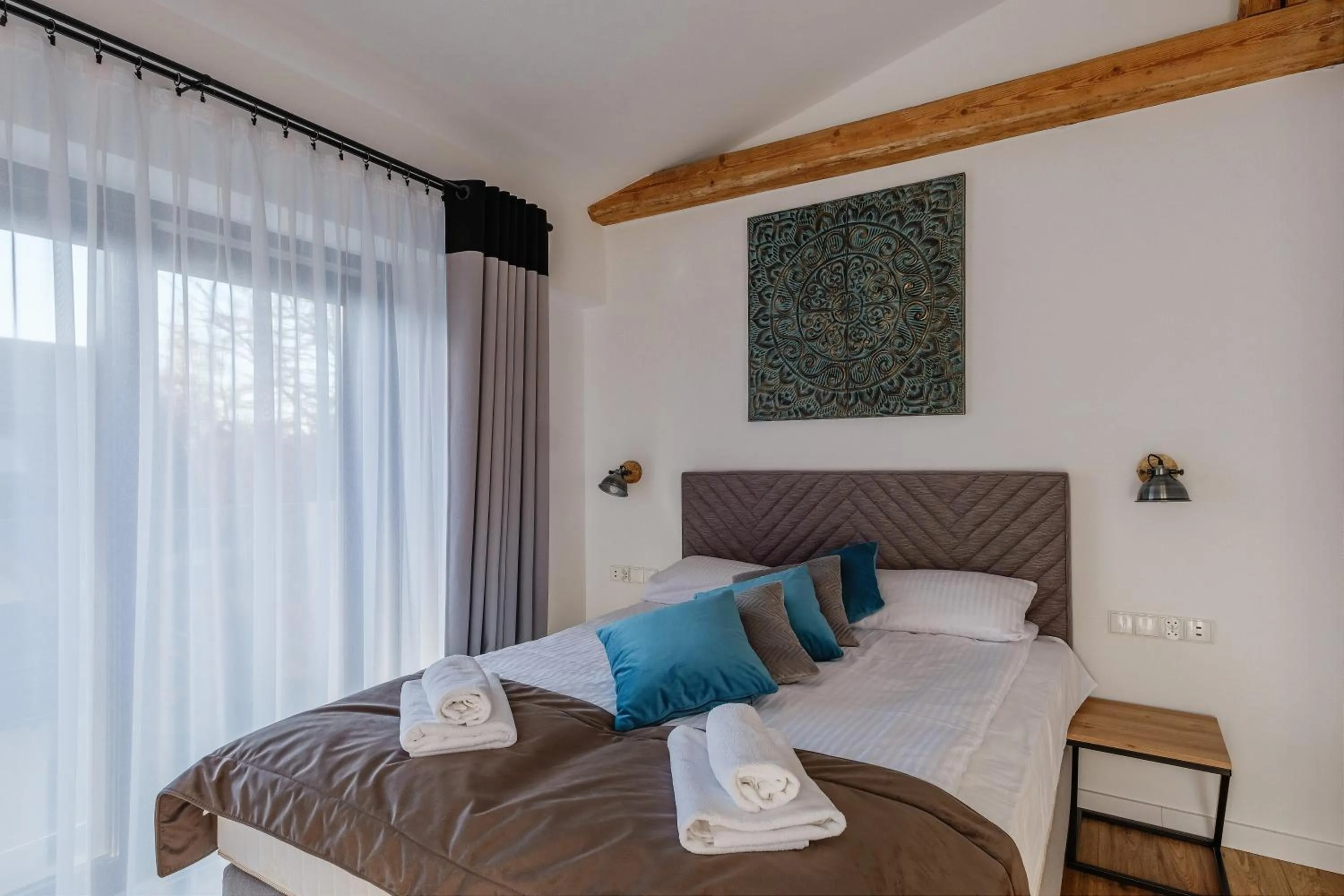 Bed in REZYDENCJA ORNAK 5 - stylowe apartamenty z balkonami i jacuzzi, 5 min pieszo do Krupówek, IZBY PODHALAŃSKIE