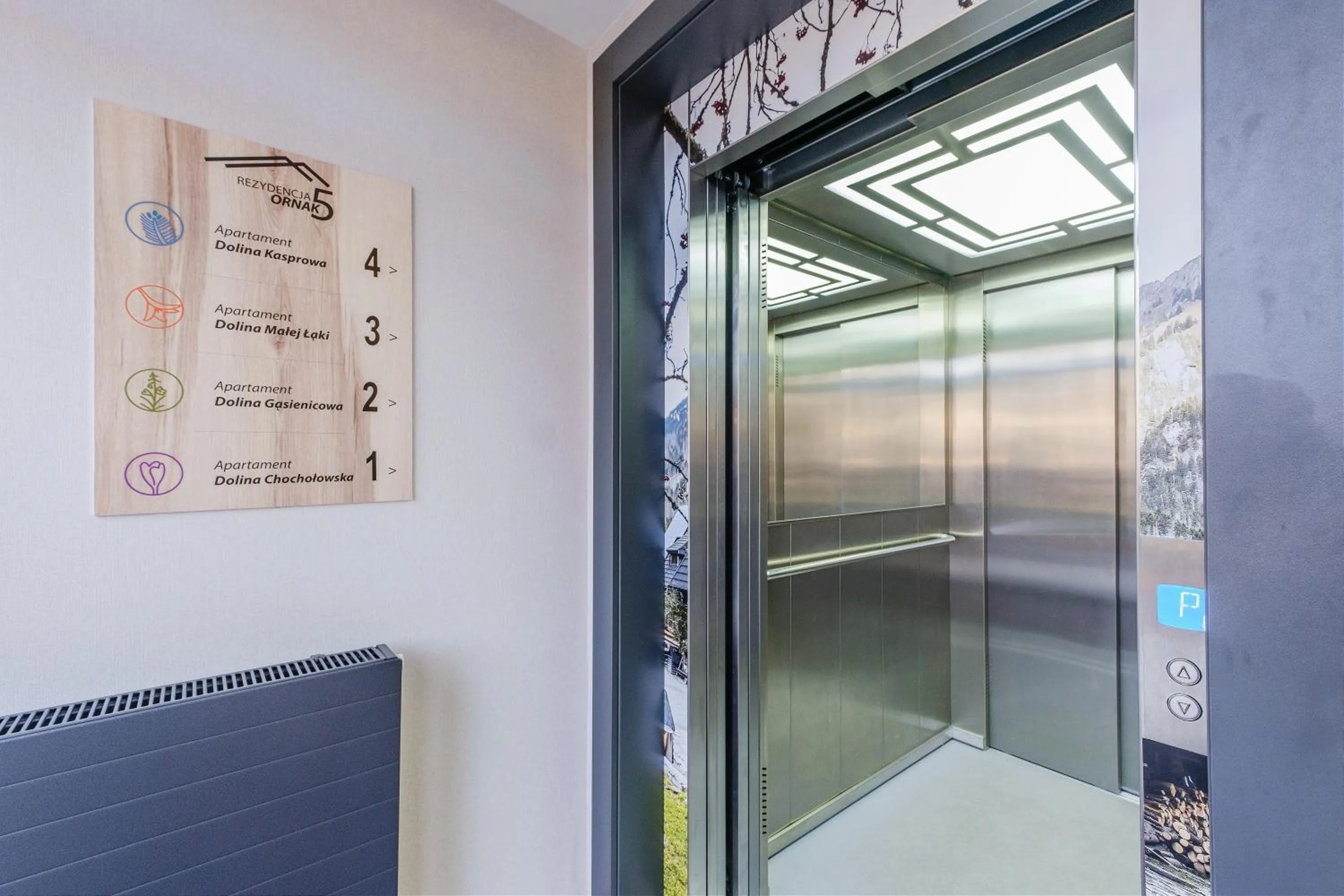 elevator in REZYDENCJA ORNAK 5 - stylowe apartamenty z balkonami i jacuzzi, 5 min pieszo do Krupówek, IZBY PODHALAŃSKIE