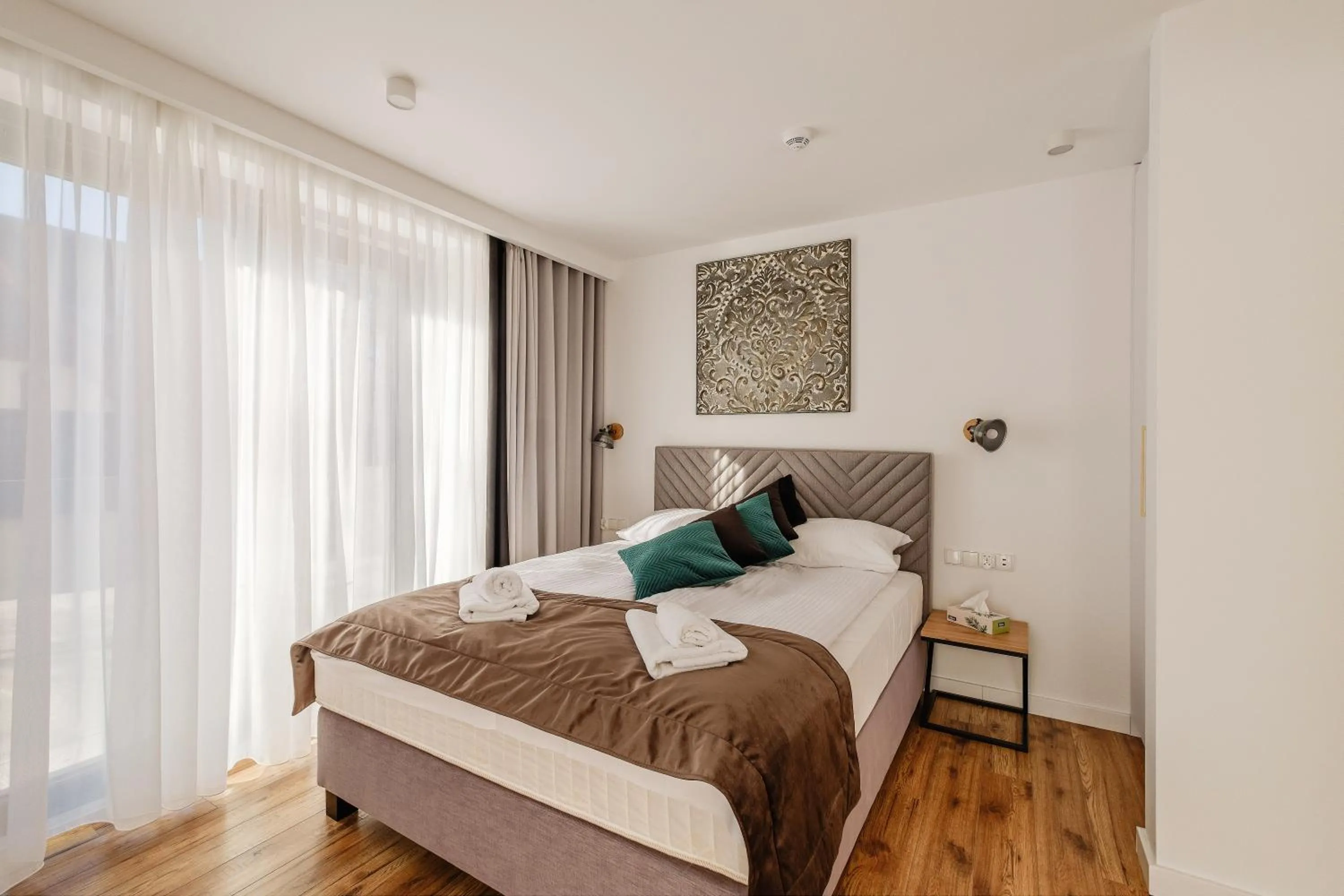 Bed in REZYDENCJA ORNAK 5 - stylowe apartamenty z balkonami i jacuzzi, 5 min pieszo do Krupówek, IZBY PODHALAŃSKIE