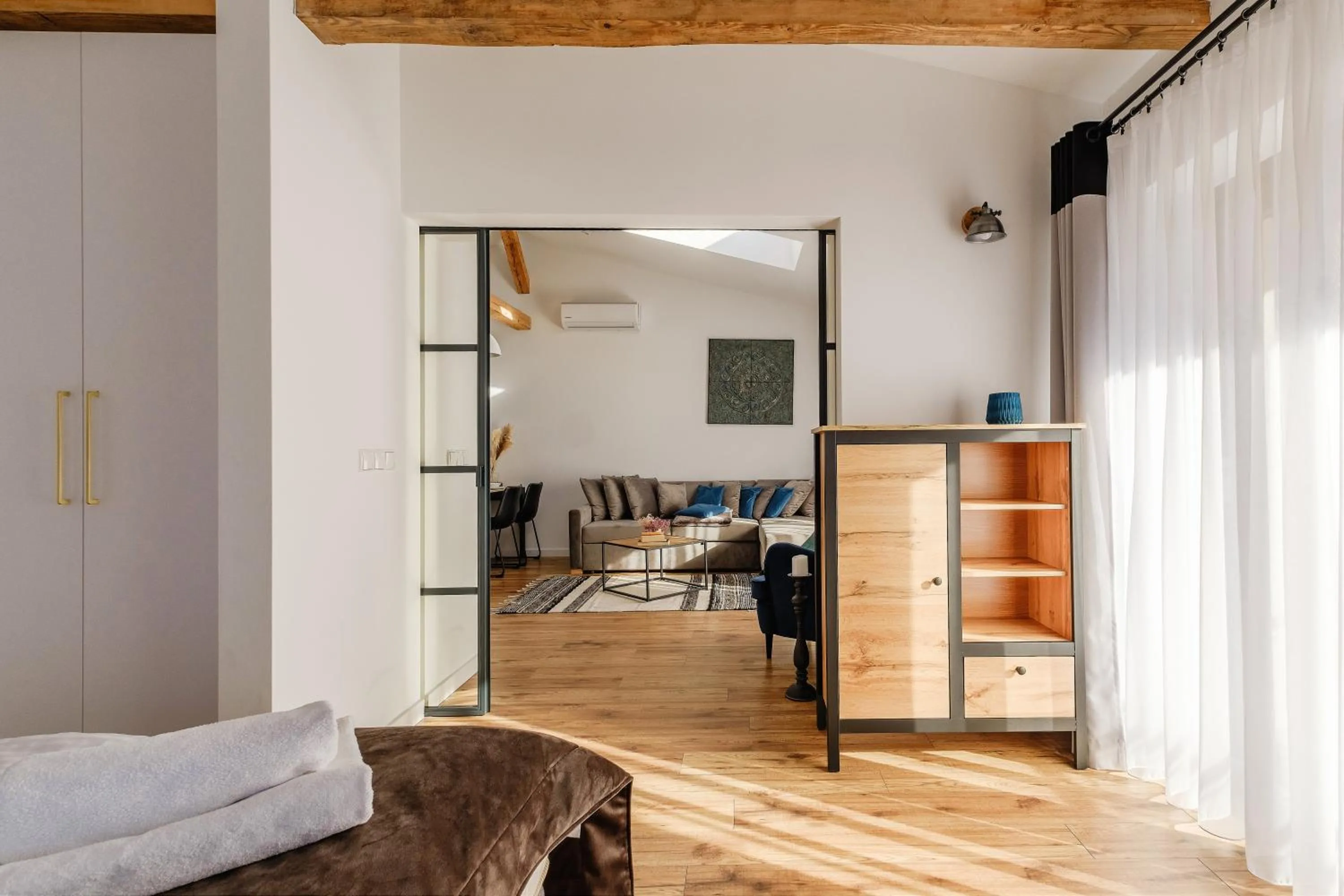 Living room, Bed in REZYDENCJA ORNAK 5 - stylowe apartamenty z balkonami i jacuzzi, 5 min pieszo do Krupówek, IZBY PODHALAŃSKIE