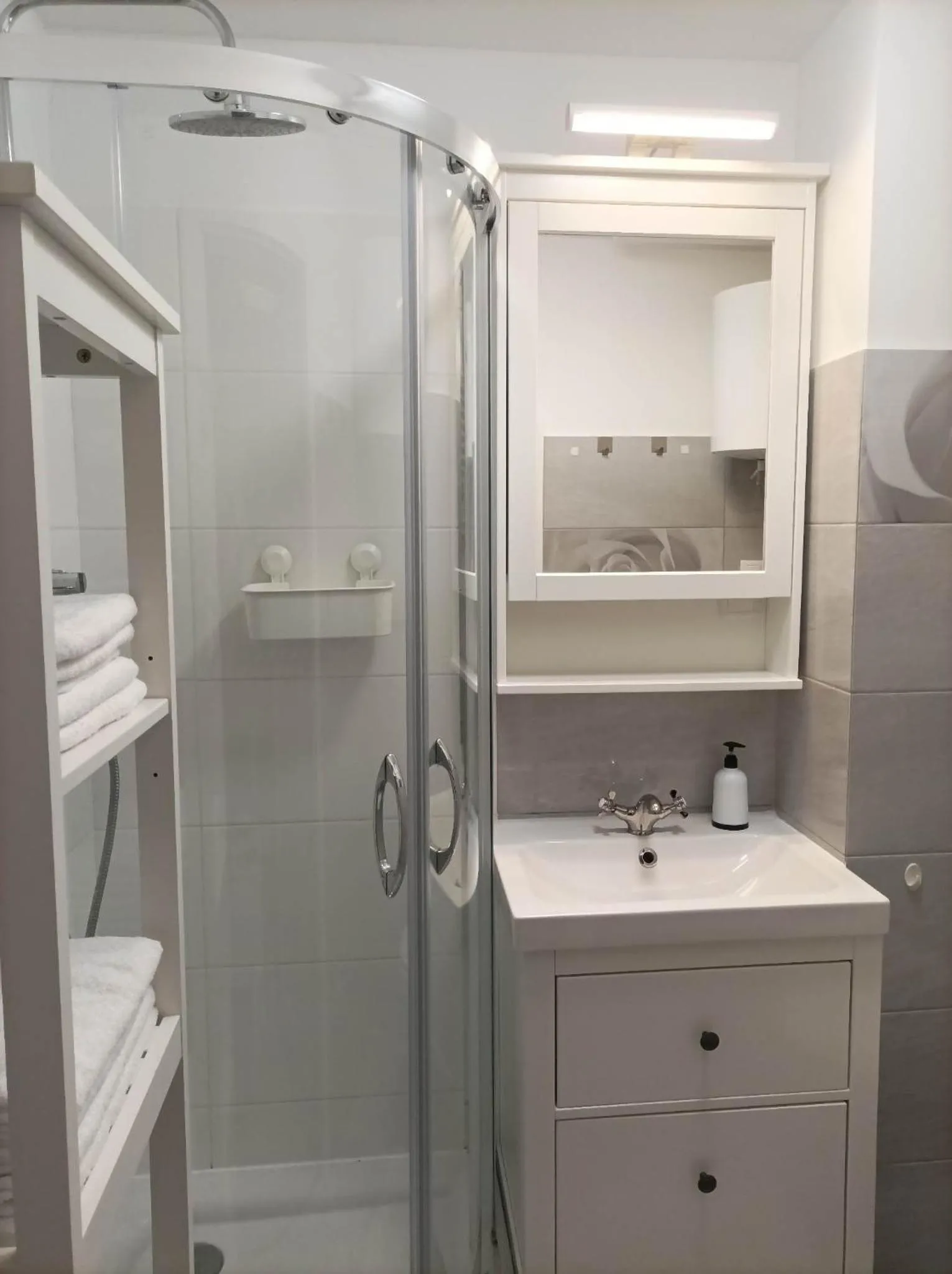 Shower in Blue Dream Slavia