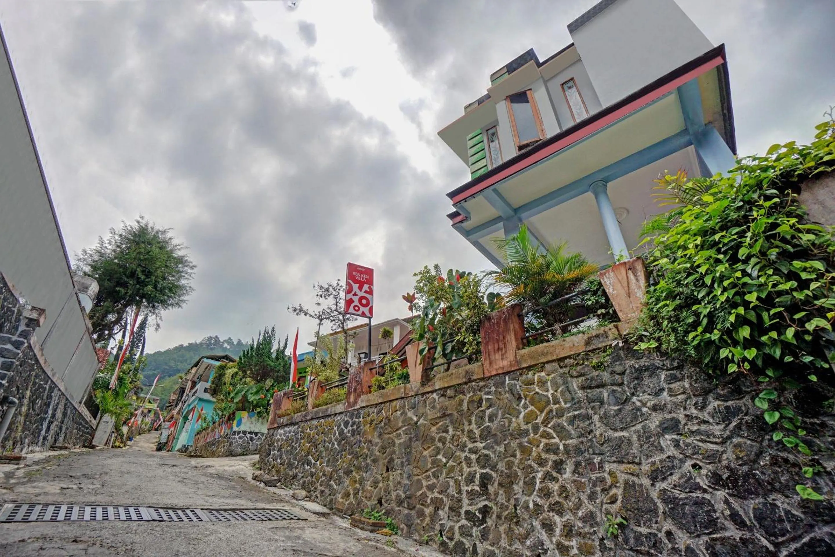 Facade/entrance in OYO Life 90321 Ken Ken Villa