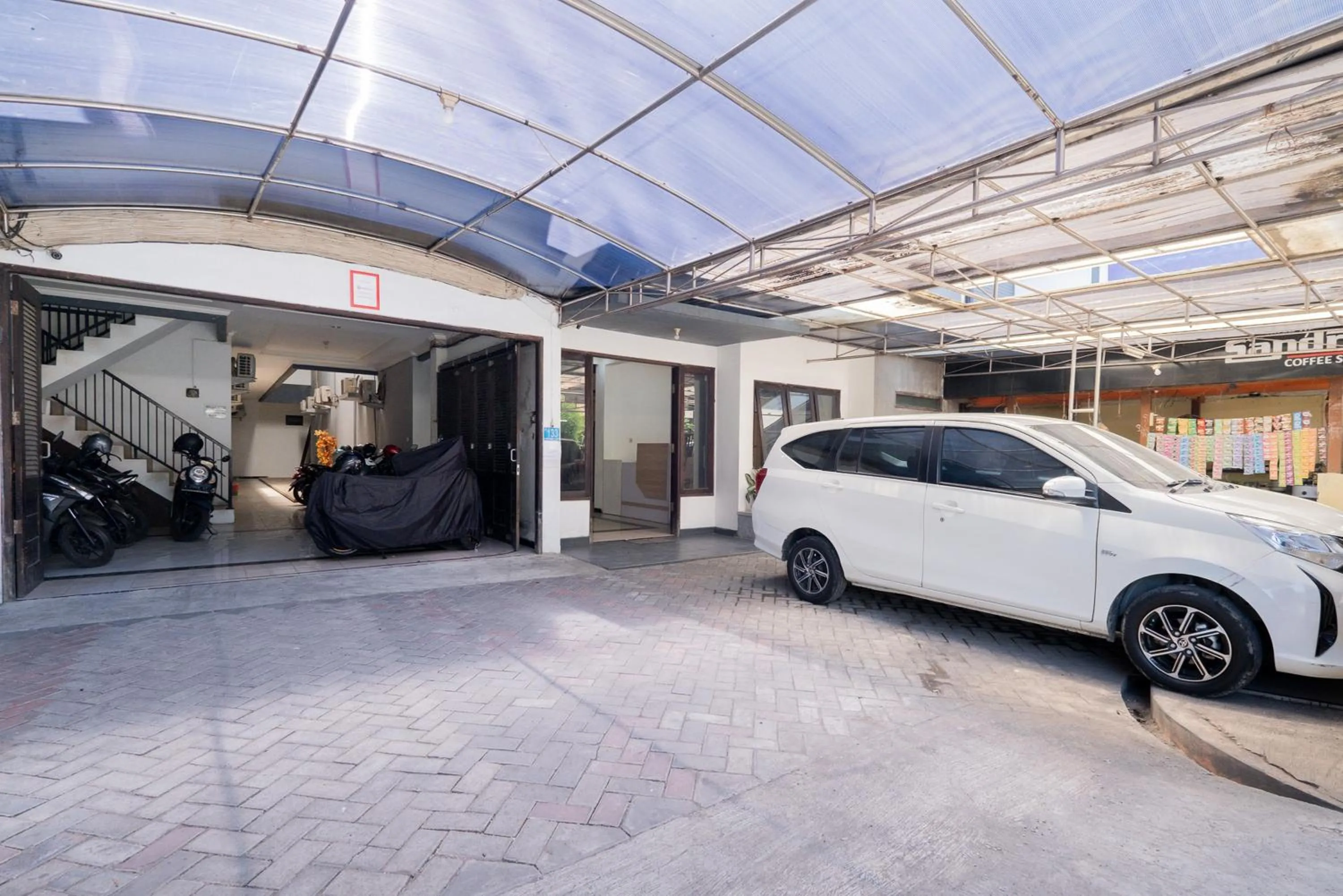 Parking in RedDoorz At Nginden Surabaya