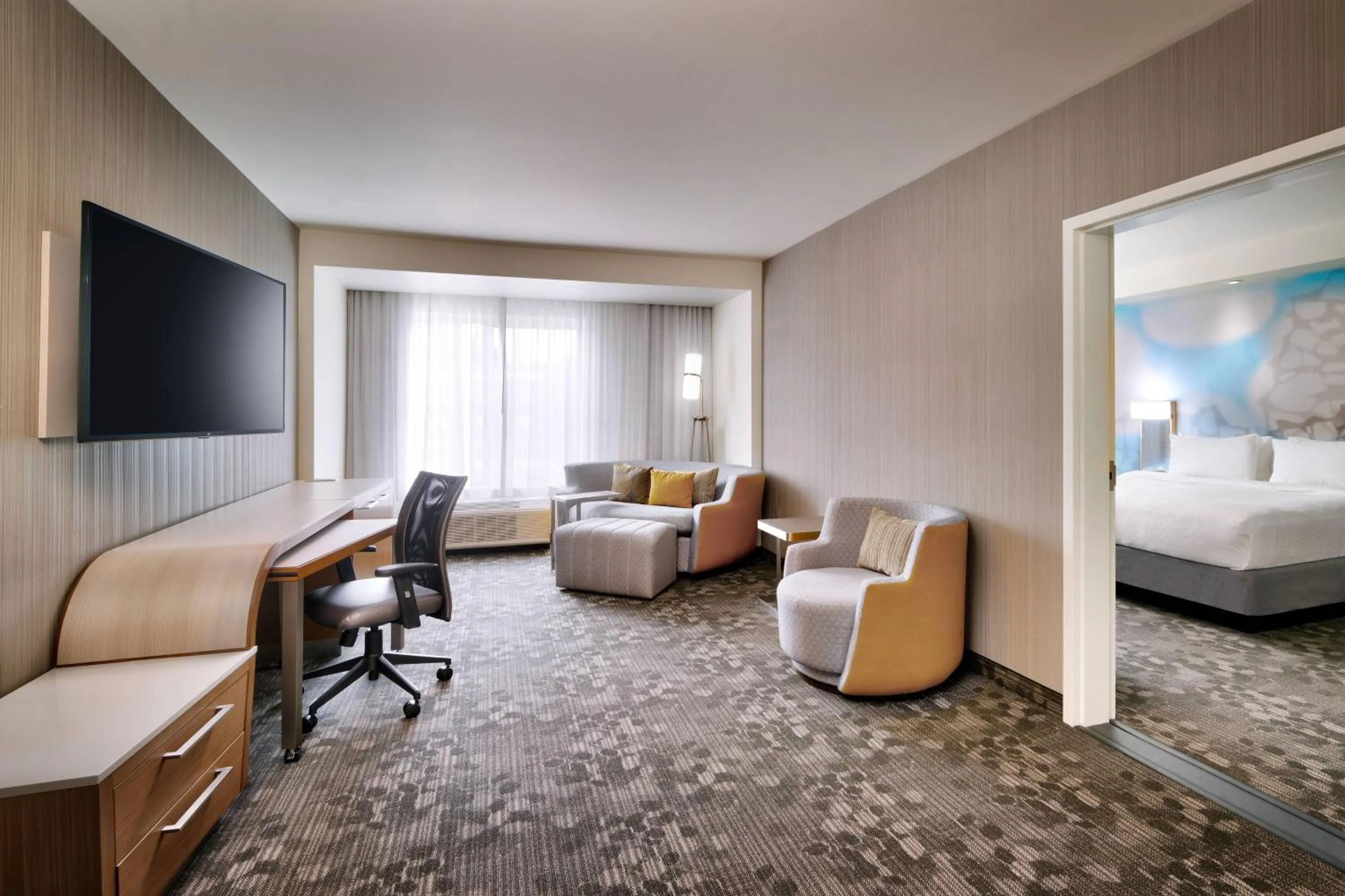 Lounge or bar, Bed in Courtyard by Marriott Atlanta Duluth Downtown