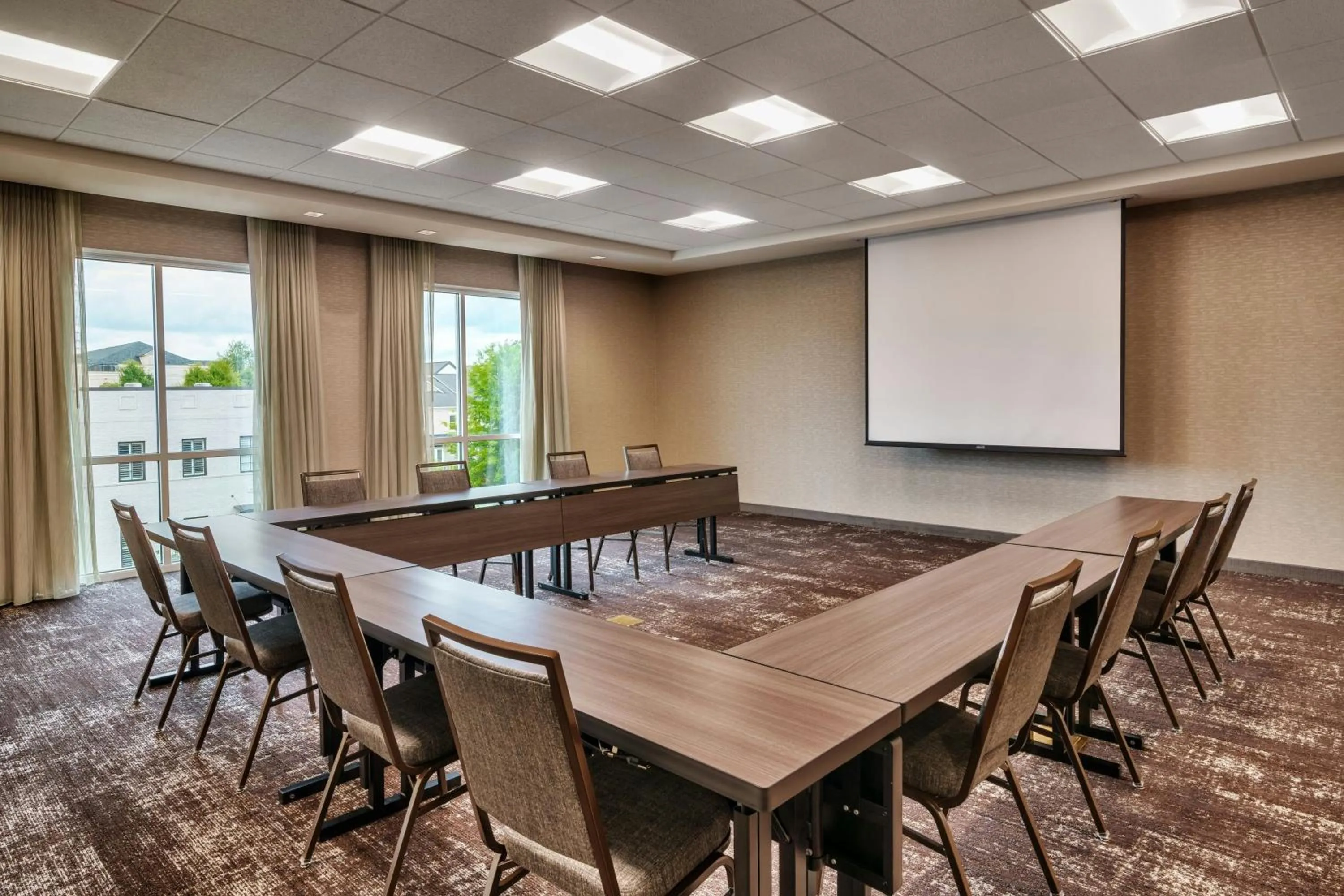 Meeting/conference room in Courtyard by Marriott Atlanta Duluth Downtown