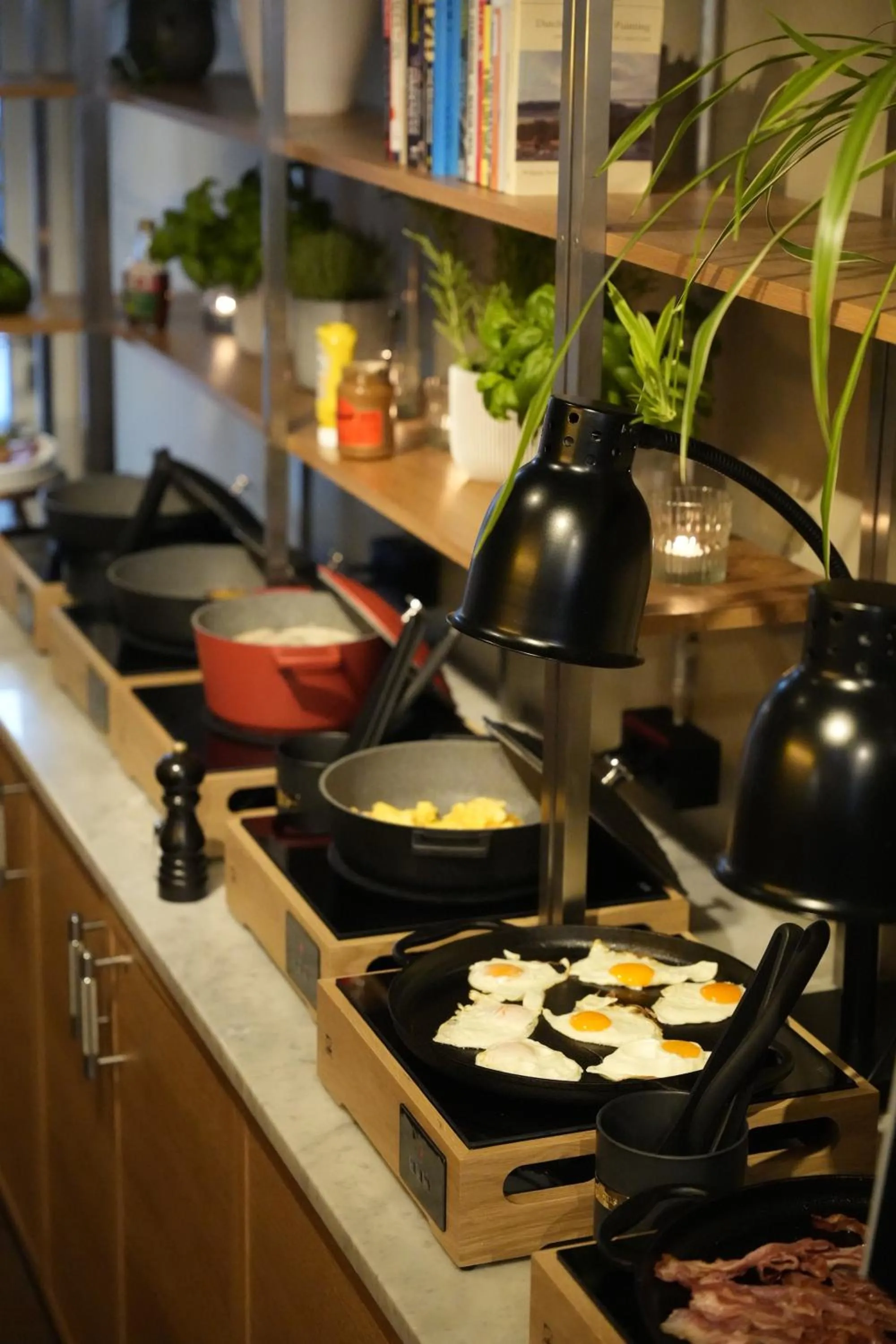 Breakfast in Schwan Locke